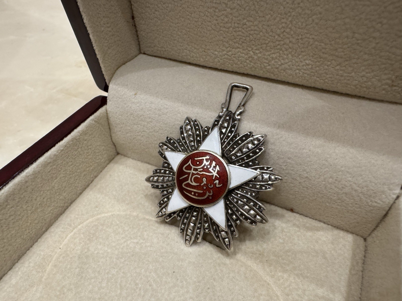 Hashemite kingdom of Jordan Order of Independence silver Medal  Hussein bin Ali