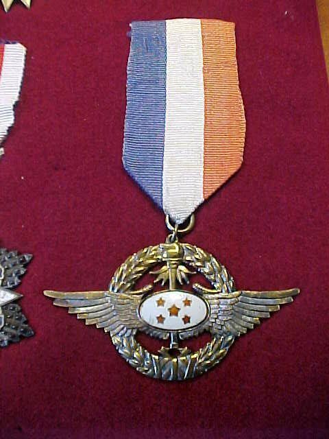 ORIGINAL WWII ULTRA RARE AVG FLYING TIGERS ACE'S CHINESE 9 STAR WING MEDAL #2