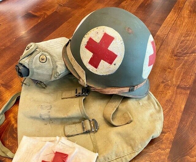 WW2 US original M1 HELMET (field medic)