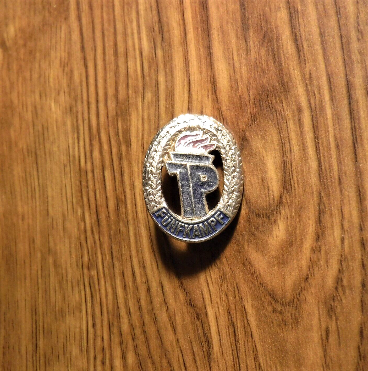 DDR, GERMAN JP YOUNG PIONEERS PENTATHION PIN BADGE (M55)