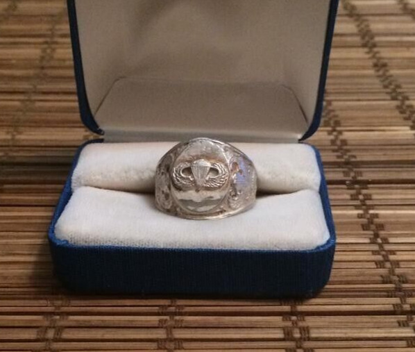 Vintage Sterling Silver US ARMY Paratrooper ring size-11      G423