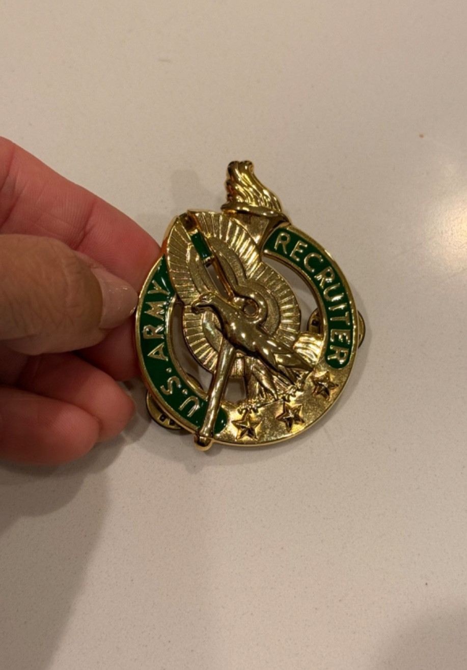 Vanguard ARMY IDENTIFICATION BADGE:  GOLD Recruiting Badge