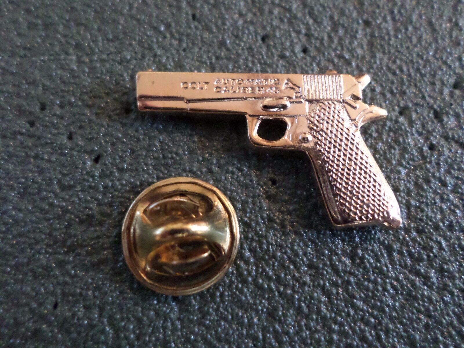 COLT 45 AUTOMATIC PISTOL HAT PIN LAPEL PIN GOLD IN COLOR