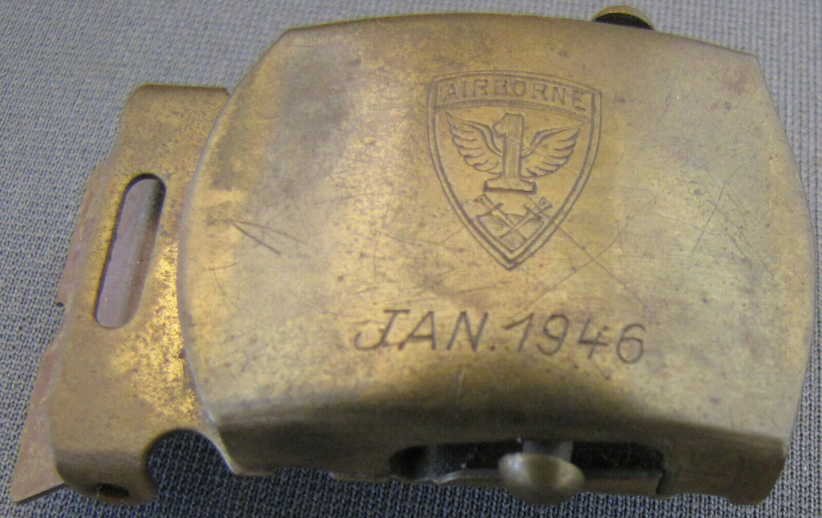 Original WW2 US Army Allied Airborne Soldier Art brass belt buckle