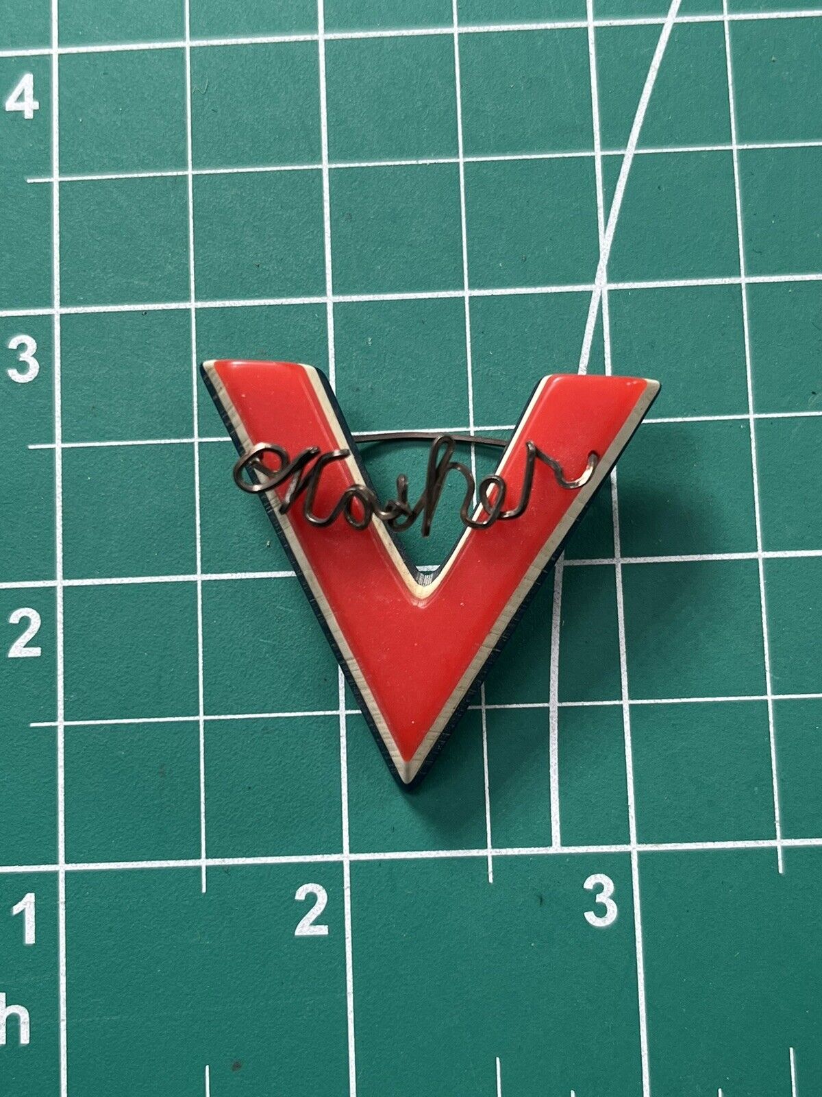 WWII V for Victory Mothers Pin Tri Color
