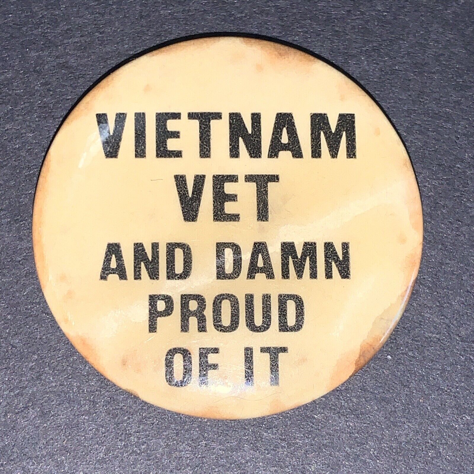 HTF Vietnam Vet and damn proud of it pin 1 1/4” vintage badge Rusty Spots Button