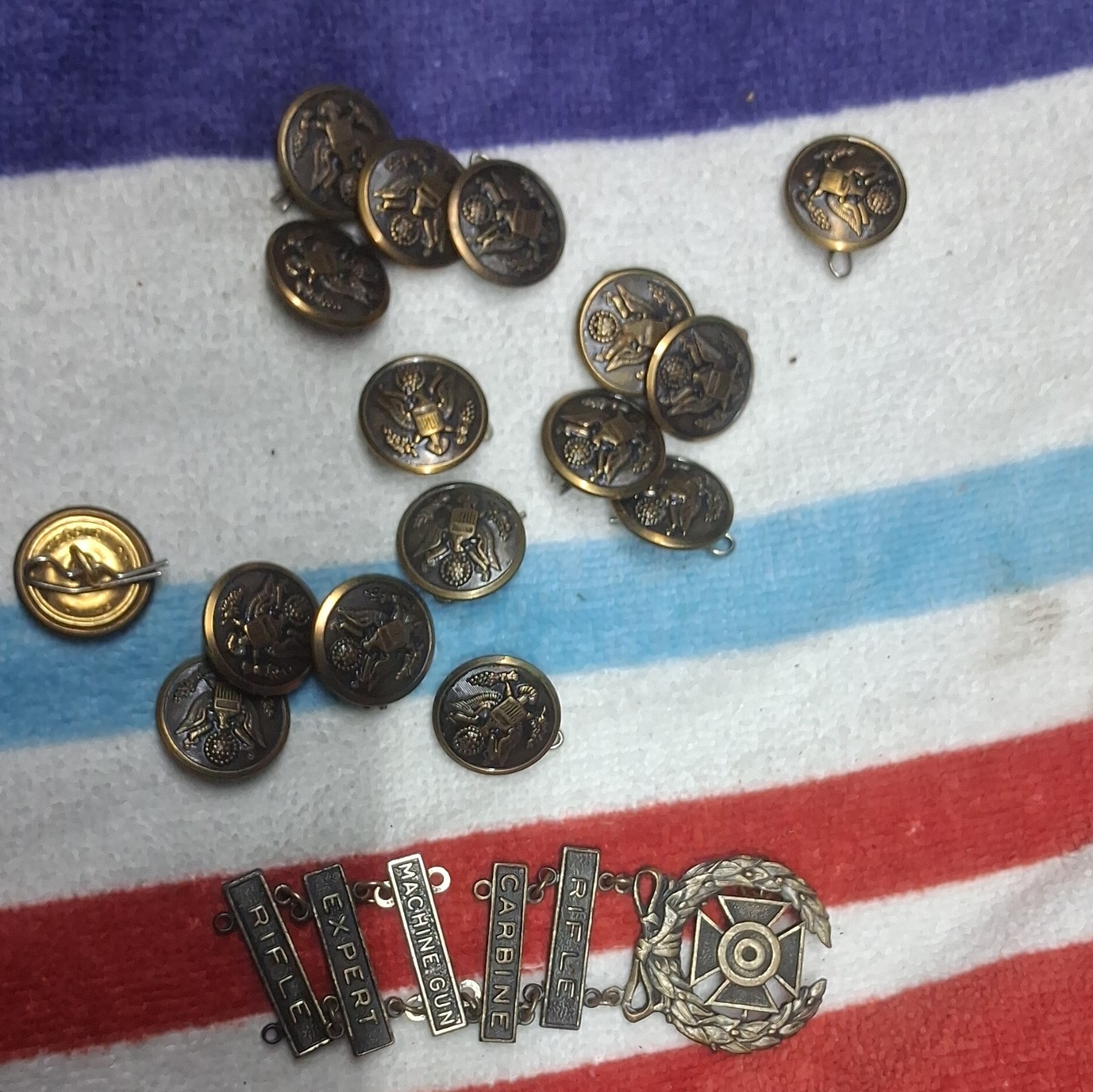 US Great Seal Eagle Metal Uniform Buttons Lot w/ Marksman Badge Rifle Carbine