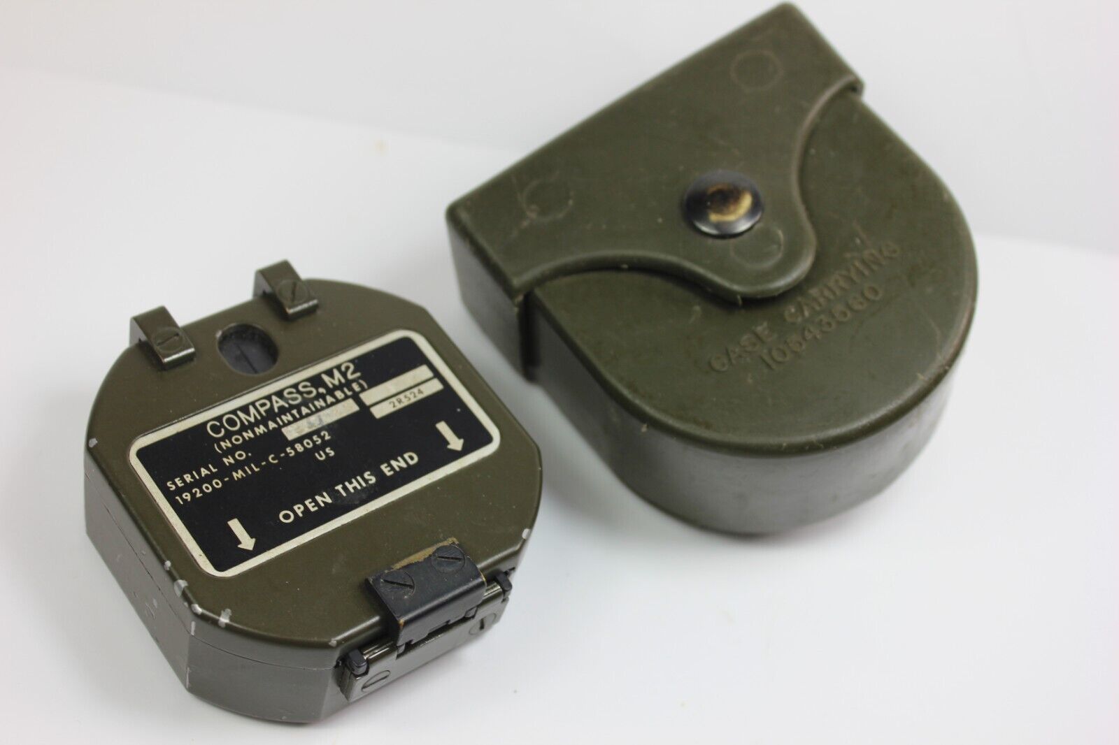 Original Vintage US Army M-2 Compass Serial # 217166 w/ Carrying Case 10543560