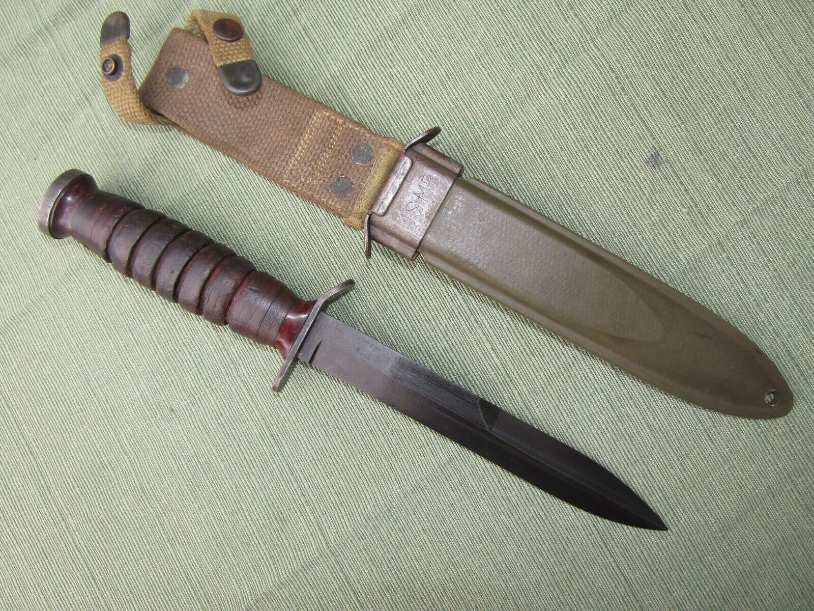 Excellent WW II Imperial M3 Fighting Trench Knife  USM8 Sheath Rare Blued Blade