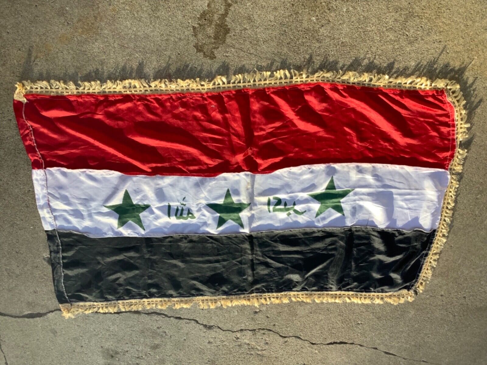 Iraq Flag With Gold Fringe (2003 Era) Iraq QIF Desert Storm Bring Back