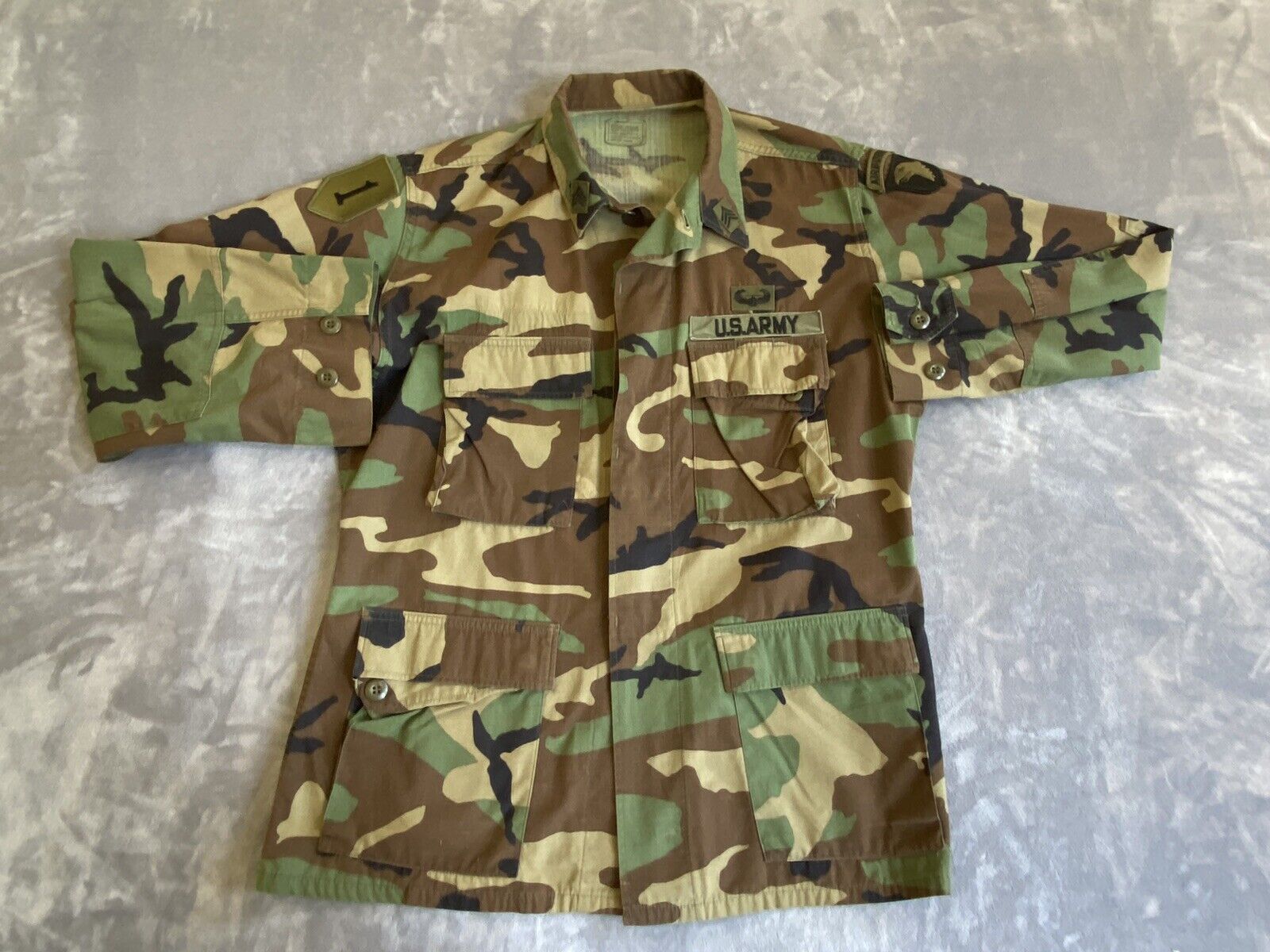 United States Army Shirt Camo Medium Regular BDU Sergeant Airborne Patch Jacket