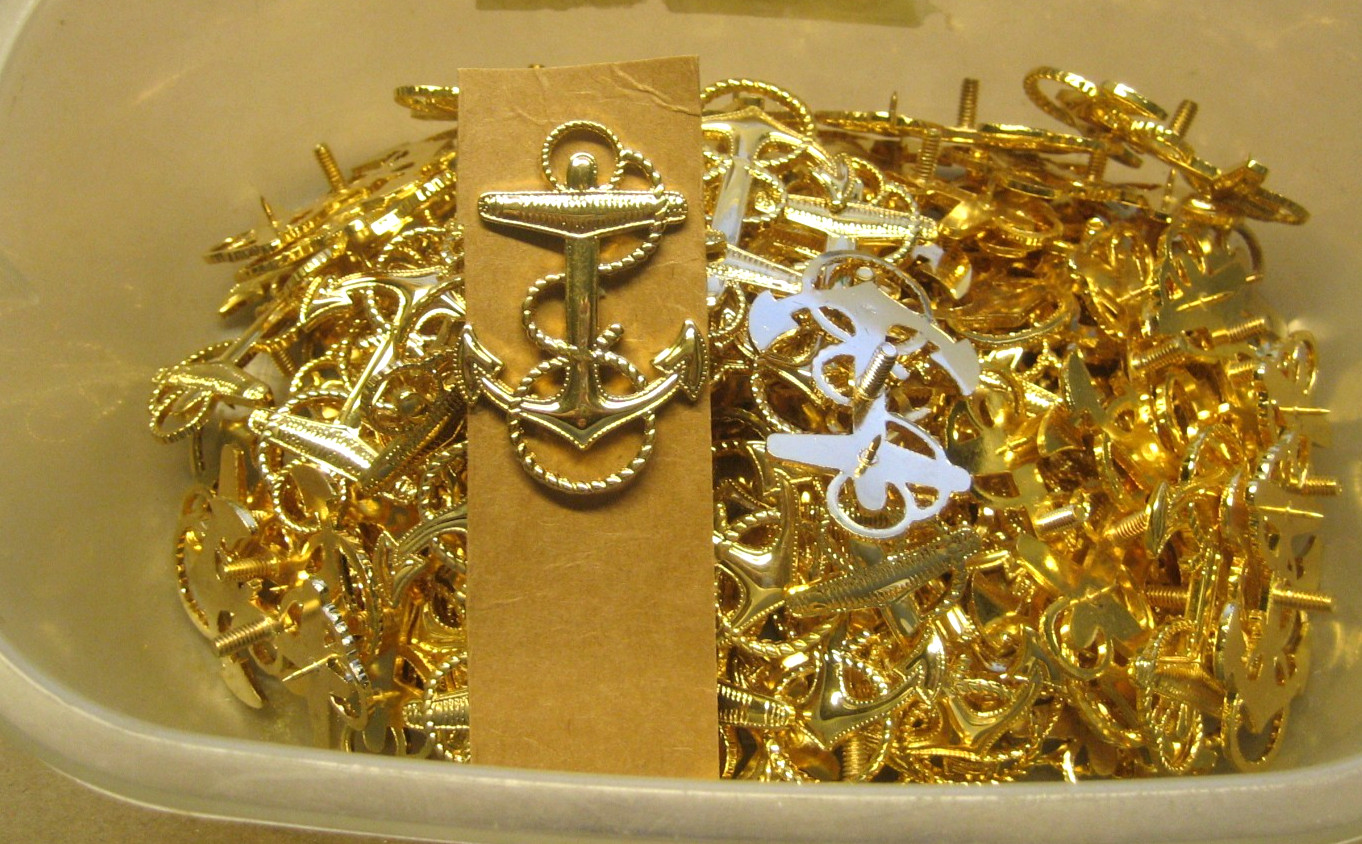 /US NAVY Academy Cap badge, Anchor, lot of 25 badges