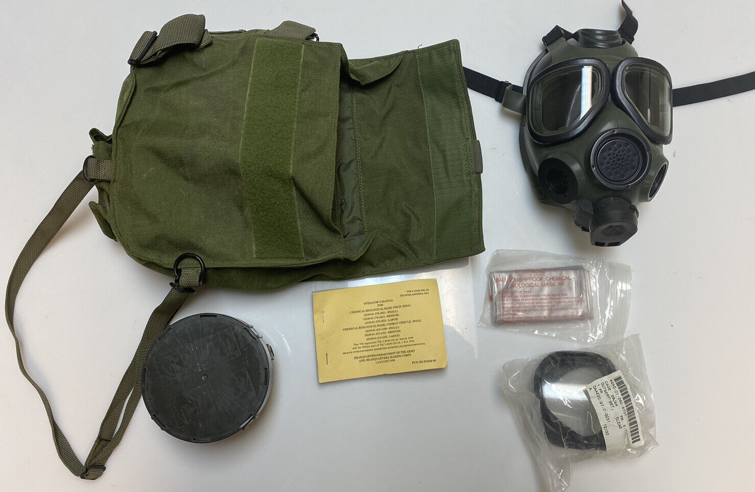 M40 US Gas Mask /Medium/.   With Bag /No Hood/
