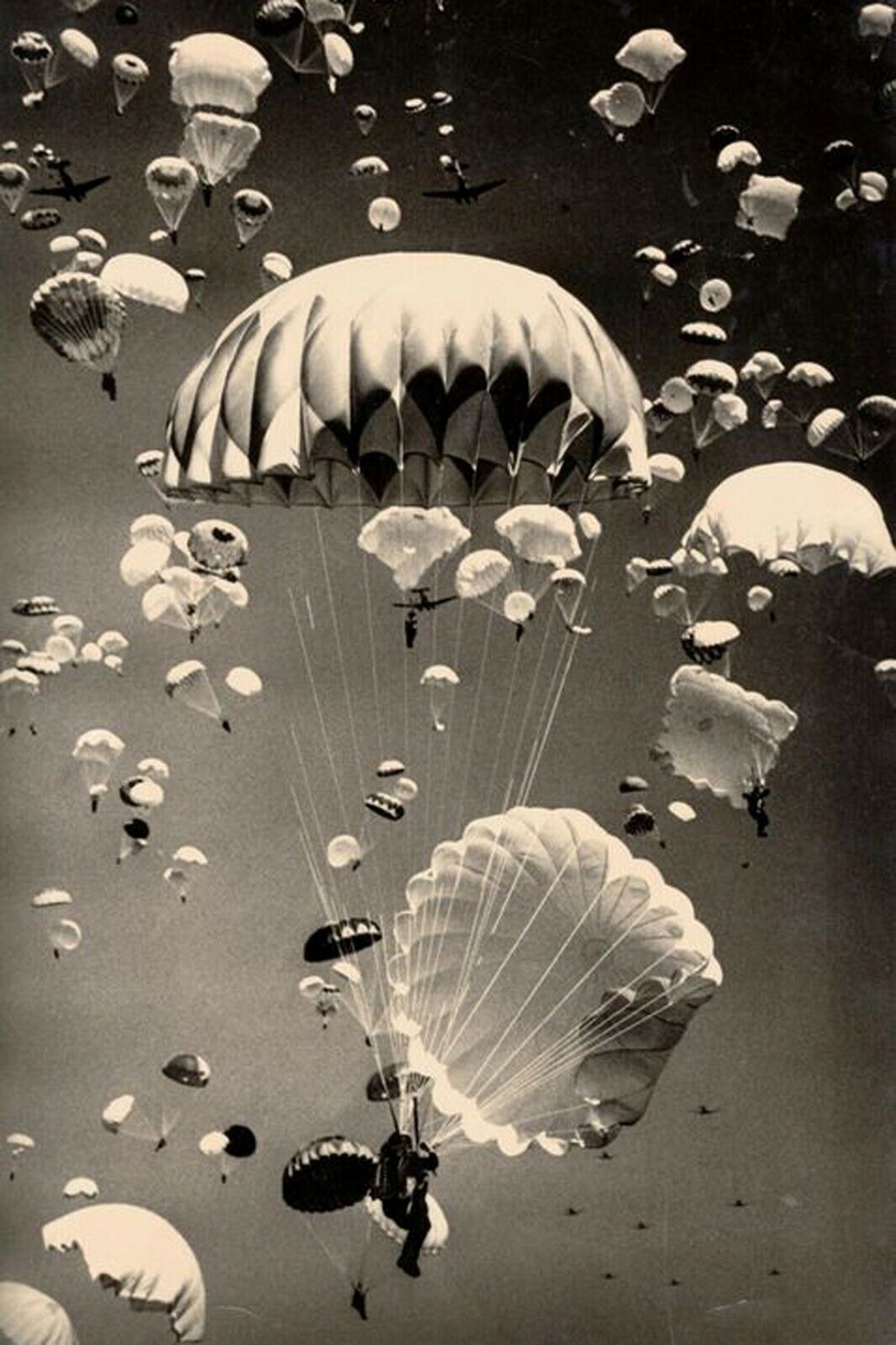 Paratroopers over Moscow, 1940’s. Yakov Rumkin WW2 Photo Glossy 4*6 in E021