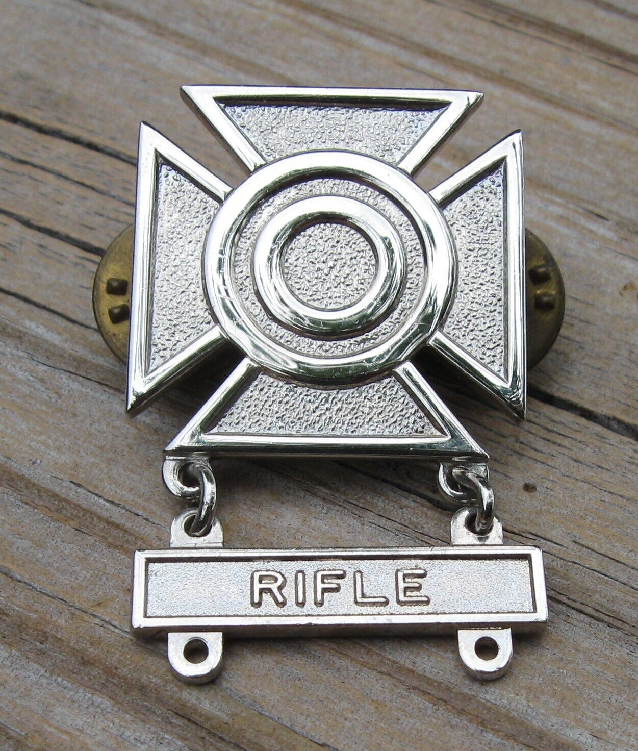 U.S. Army Qualification Sharpshooter Badge with Rifle Bar Shiny Brite