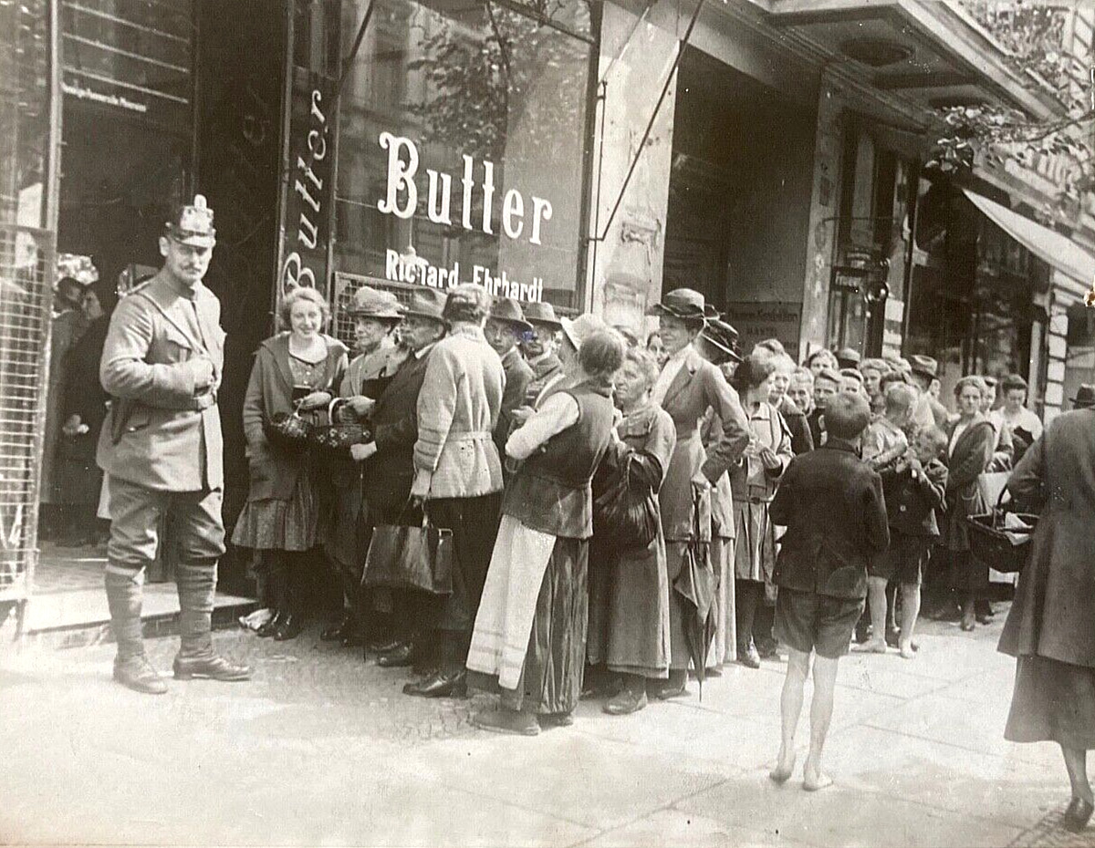 PRE-WW2 GERMAN FOOD RIOTS IN BERLIN 'A BARRICADED MEAT SHOP' PHOTO OCT 25, 1923