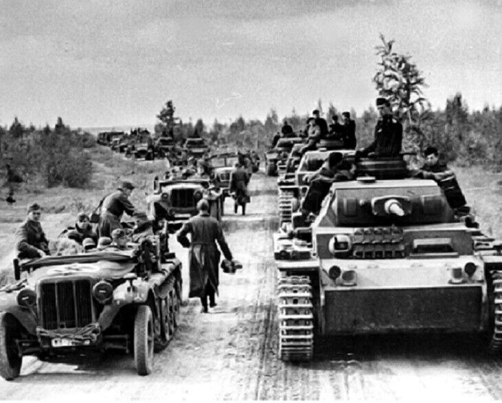Column of German Armored Vehicles, Halftracks, Tanks, Moscow Front Photo 109a
