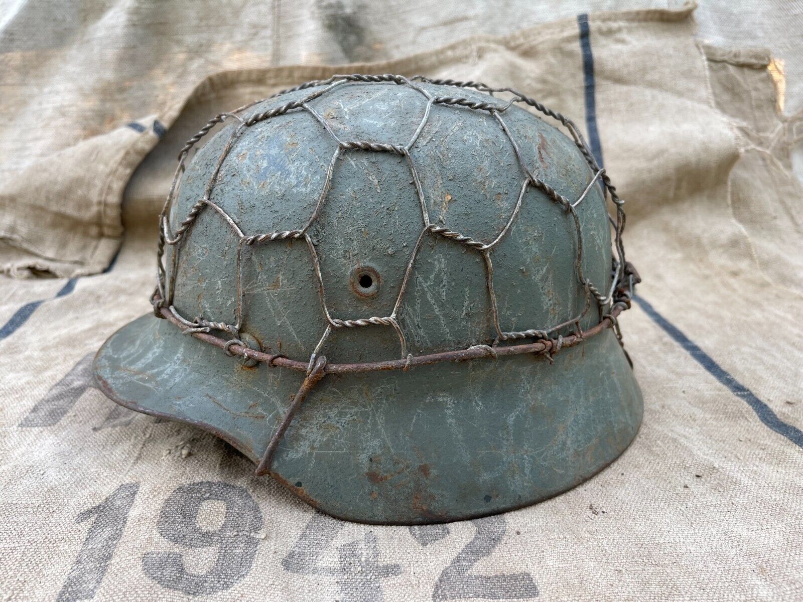 WW2   German helmet M40 ET64