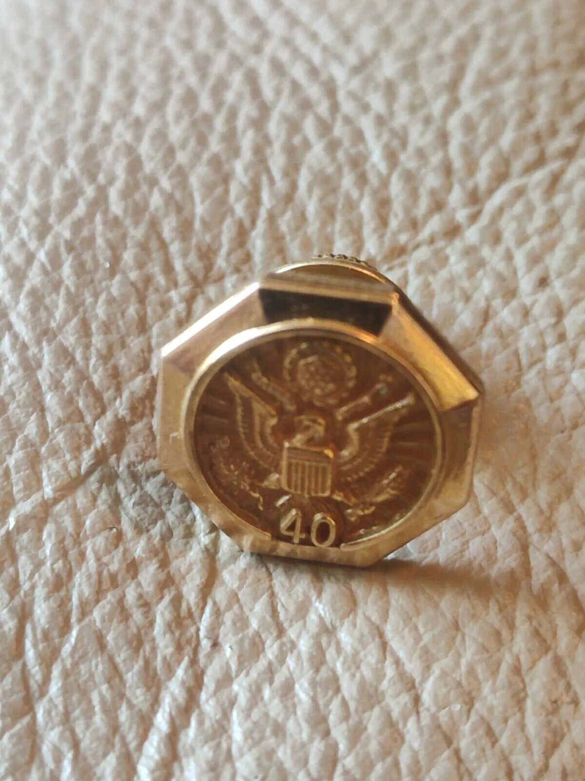 US Federal Government Military Army 40 Year Service Eagle Pin 1/10 10 Kt. Gold