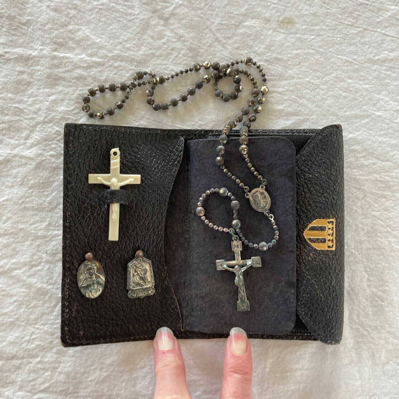 1941 WWII Soldier's Prayer Book Devotions Under The Flag w/ Medals Cross Rosary