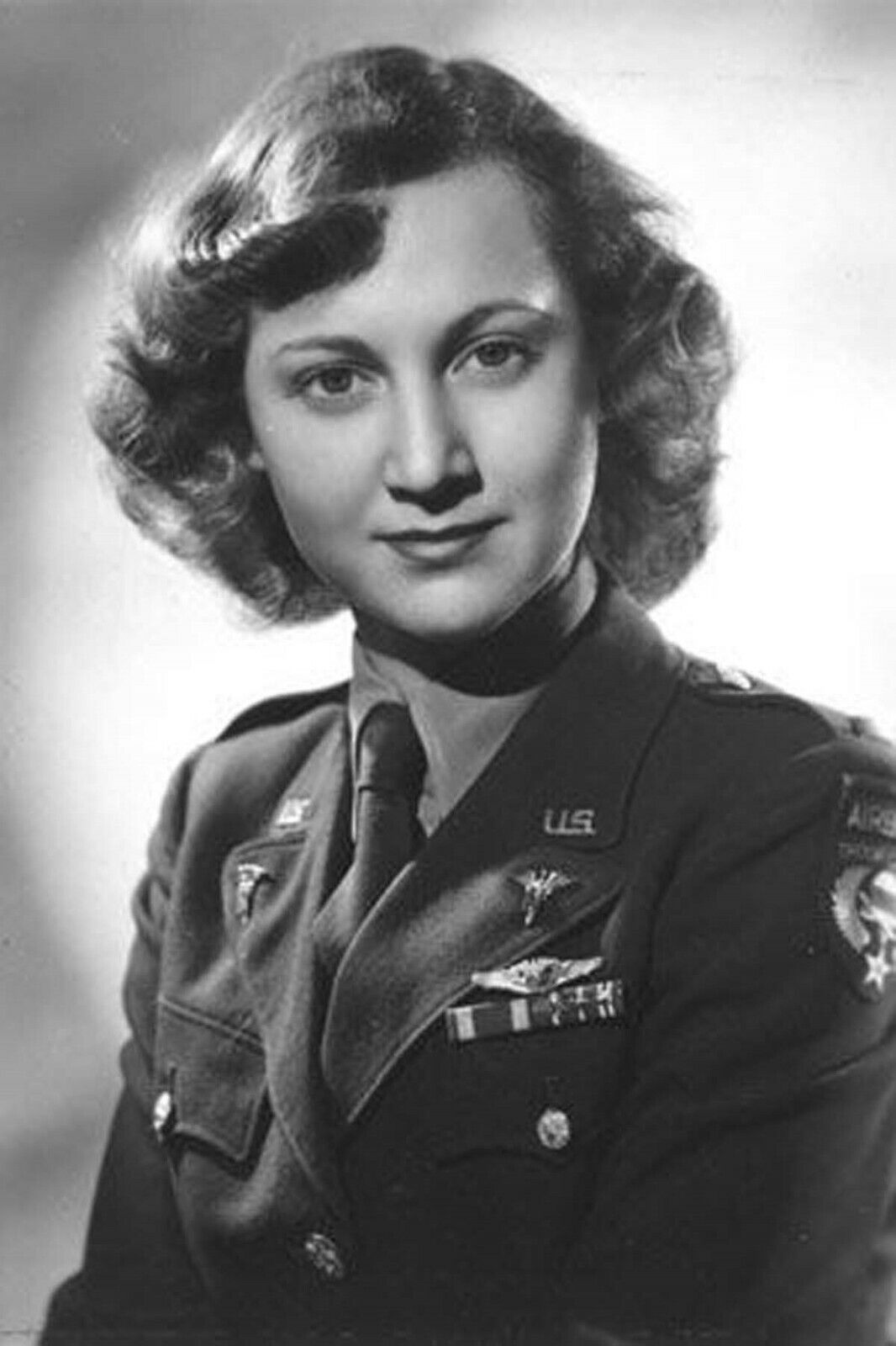 beautiful woman officer in military uniform WW2 Photo Glossy 4*6 in B005