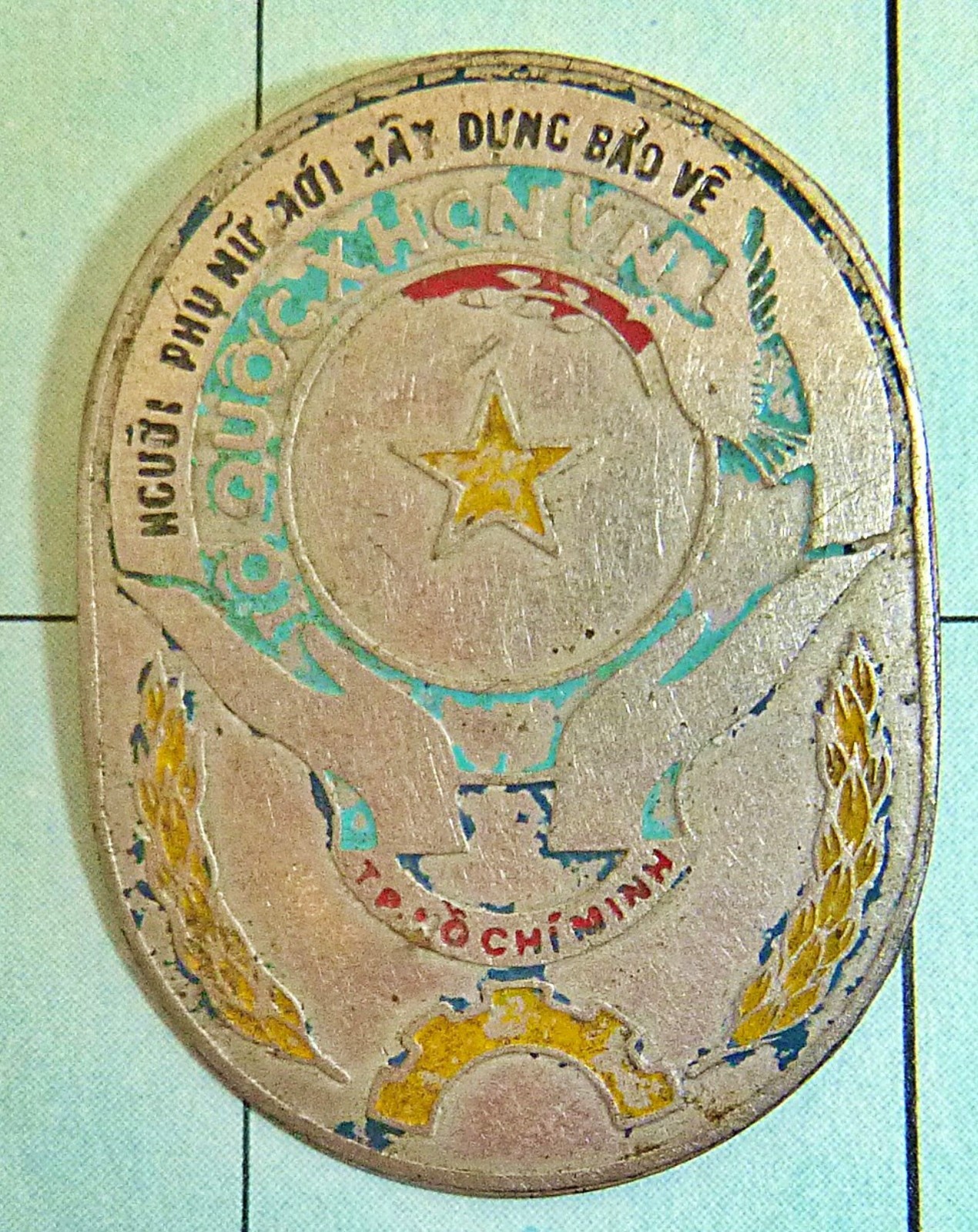 BADGE - Bao Ve - VIET CONG - Women of the Military Police - Vietnam War - xxx D