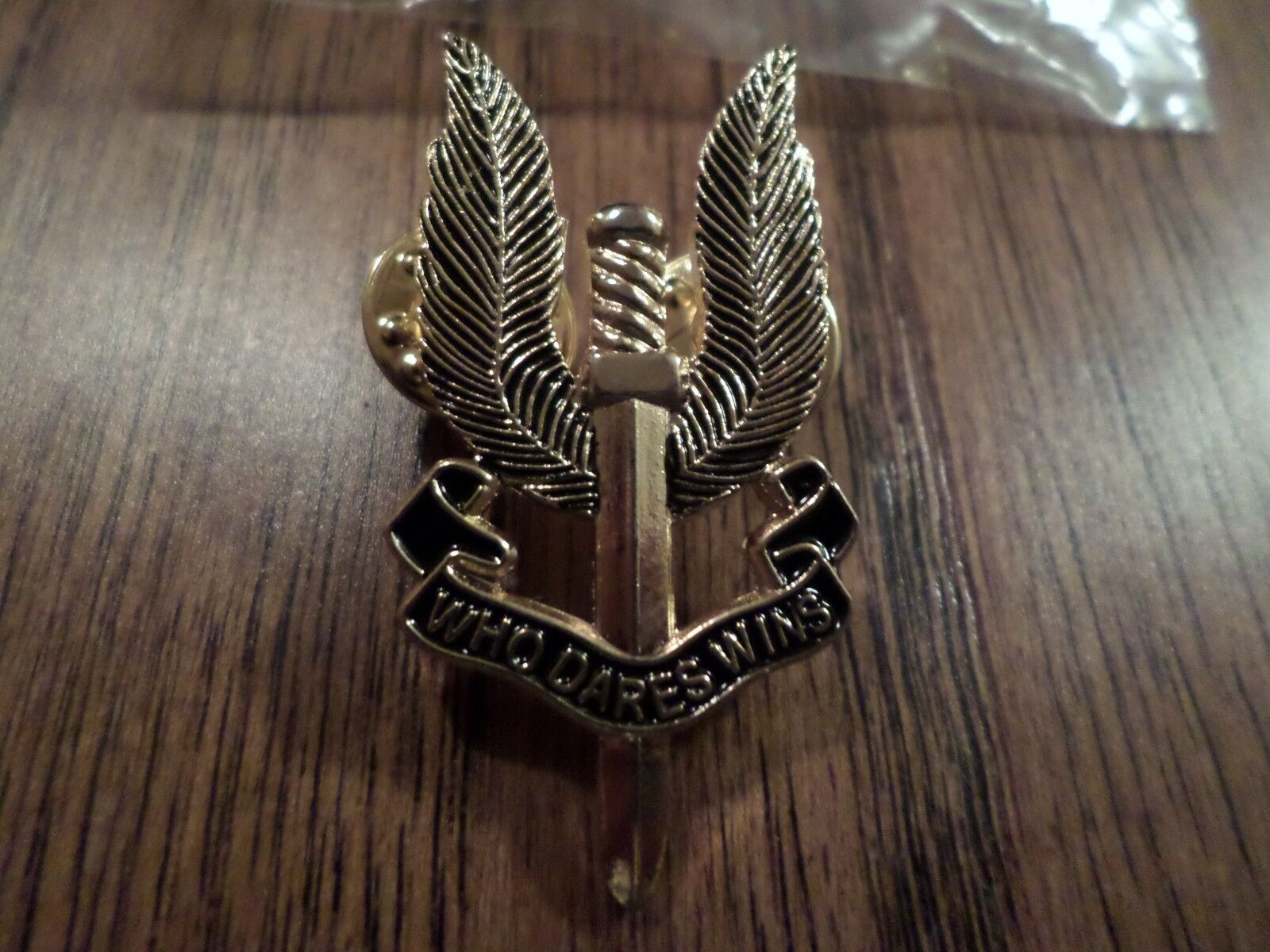 MILITARY SAS BRITISH SPECIAL FORCES HAT BERET PIN BADGE DOUBLE CLUTCH BACK 