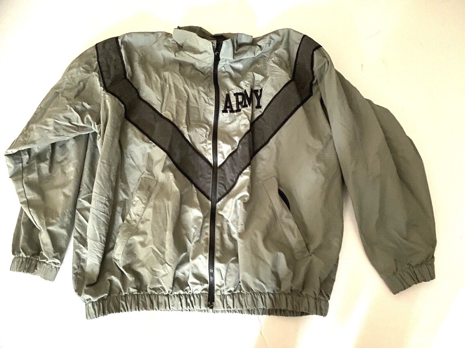 US Army Military Gray Reflective IPFU Physical Fitness Jacket Size Medium Reg 