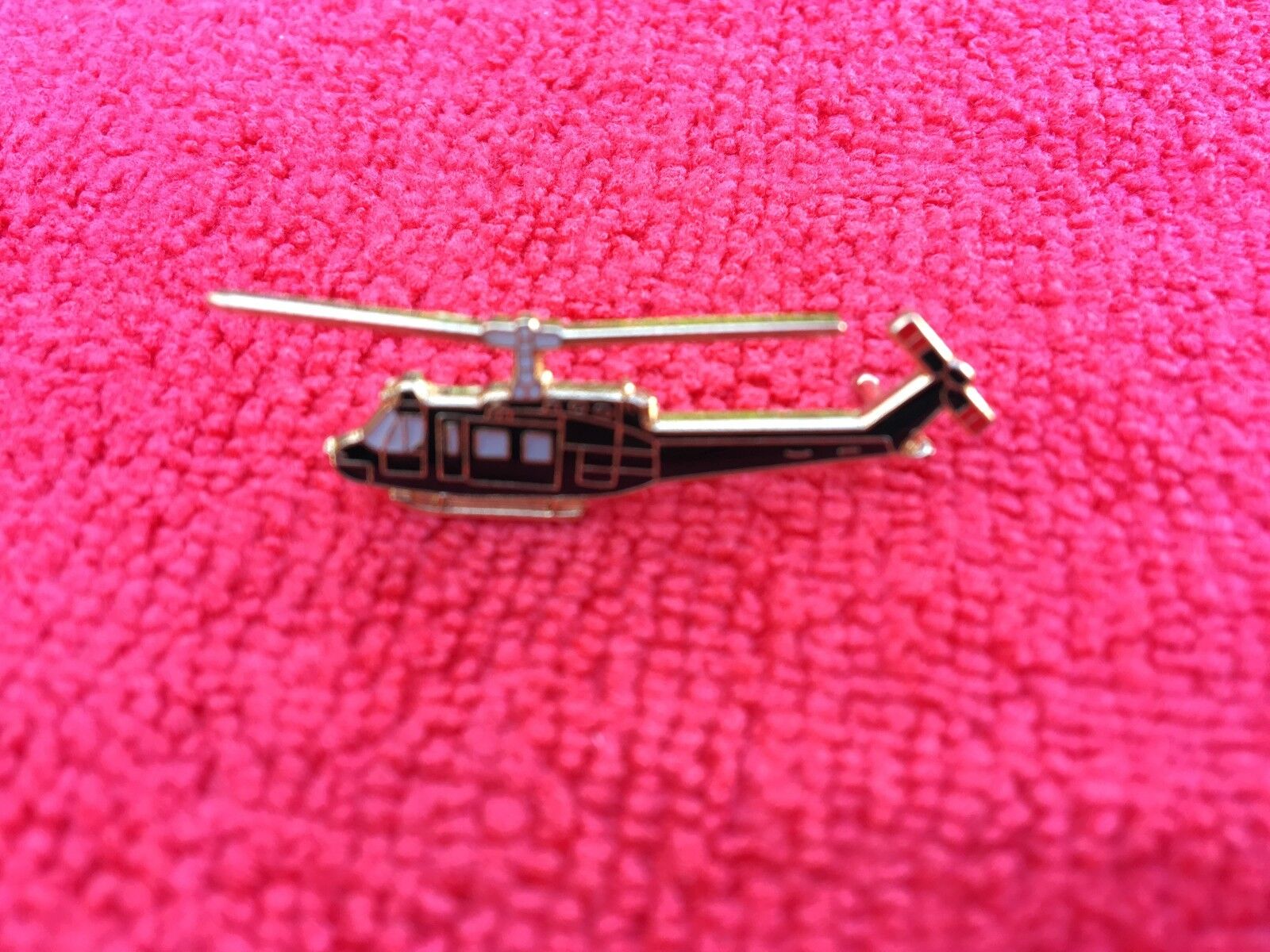 UH-1 HUEY HELICOPTER HAT/LAPEL PIN
