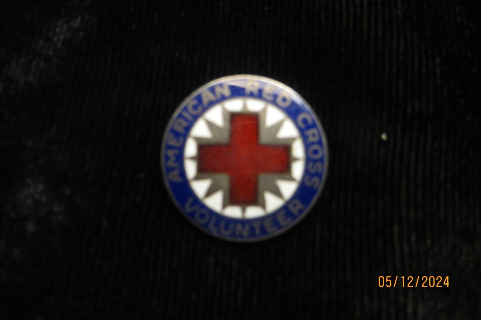 WWII DUI - Red Cross Volunteer's Pin     (5095)