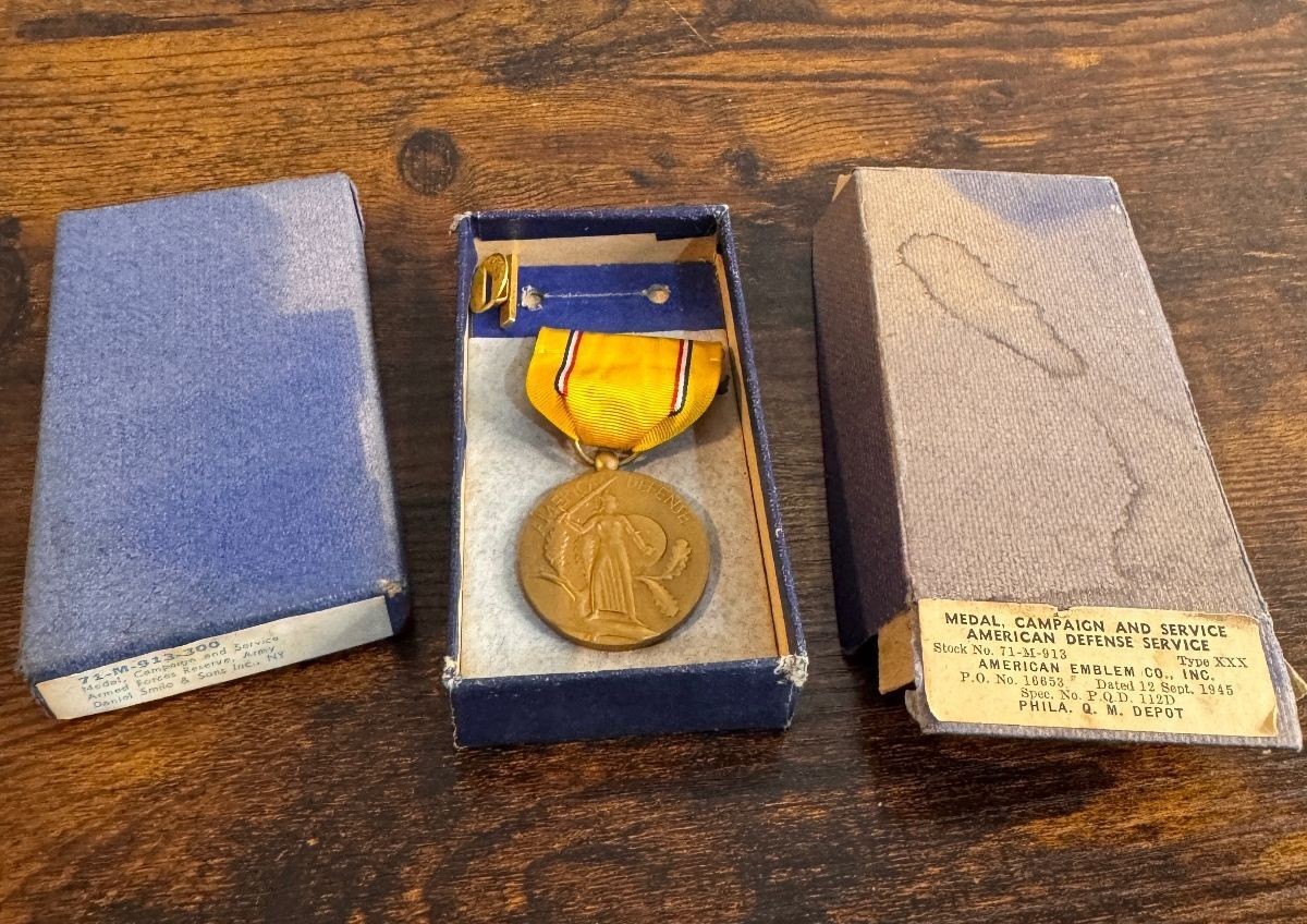 WWII 1945 American Defense Service Medal Original Box American Emblem Co