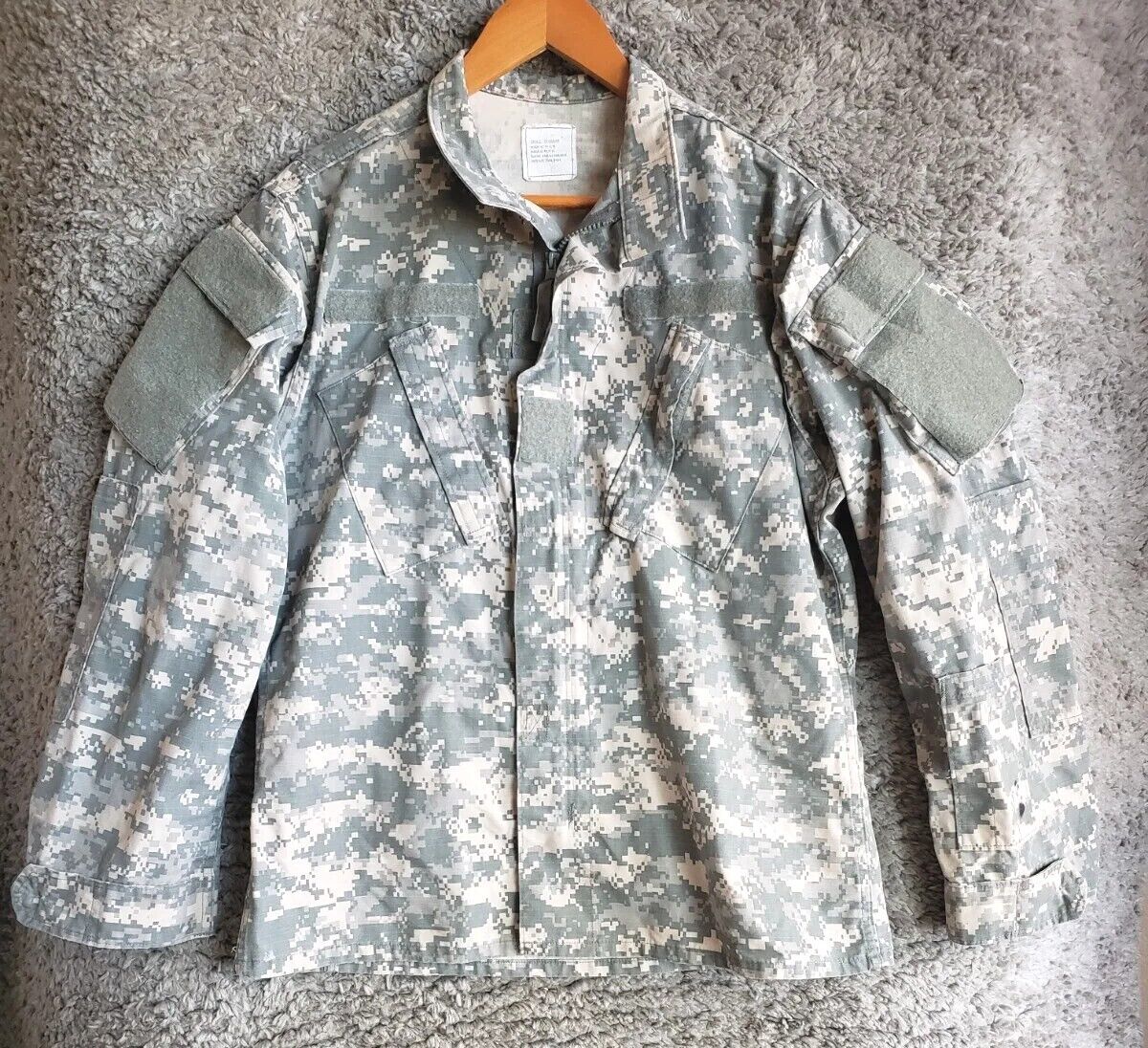 US Military Camouflage Long Sleeve Coat Jacket size Small Regular 