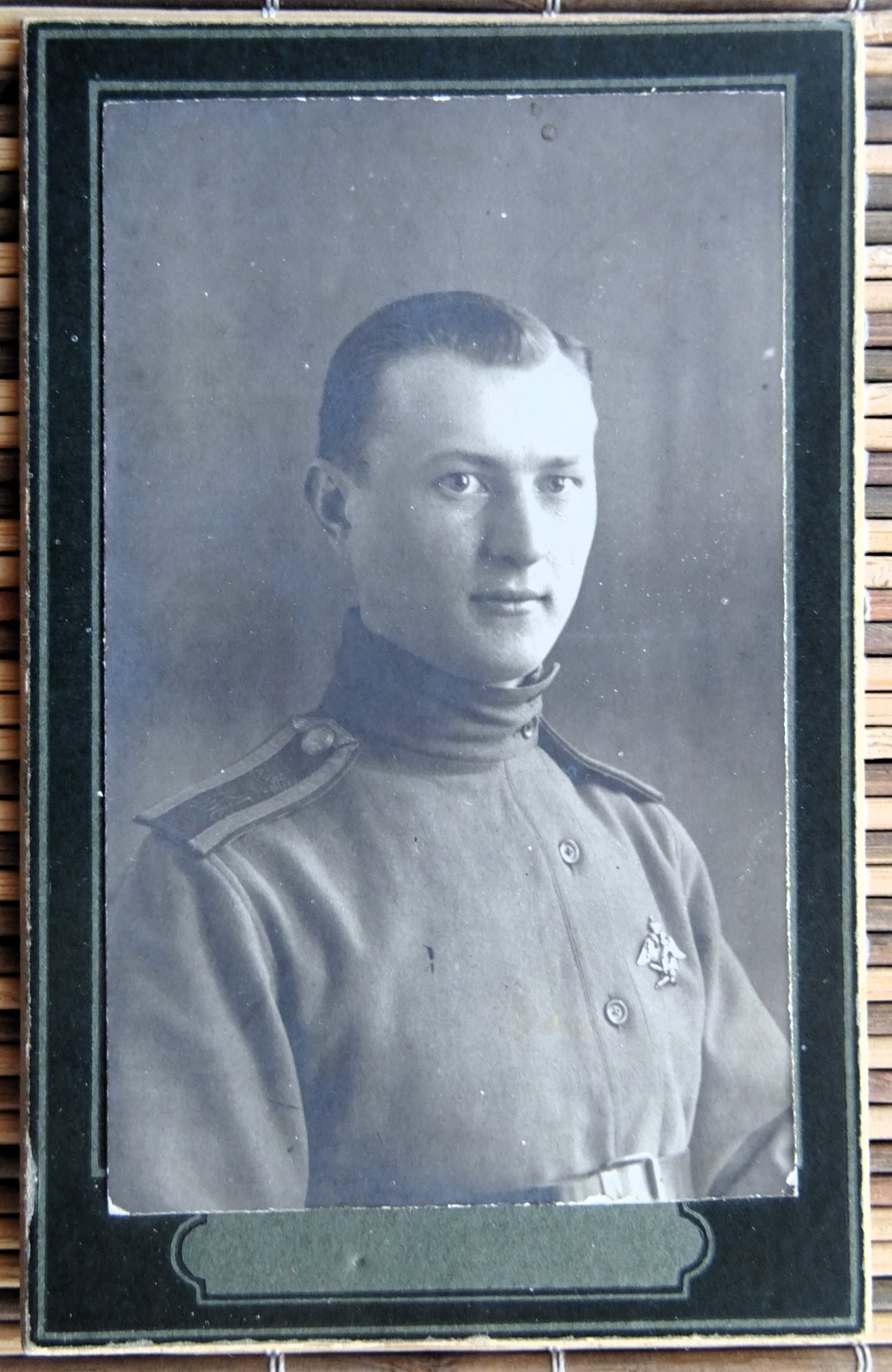 WWI. Young Russian cadet with the badge of an artillery school or unit. CDV