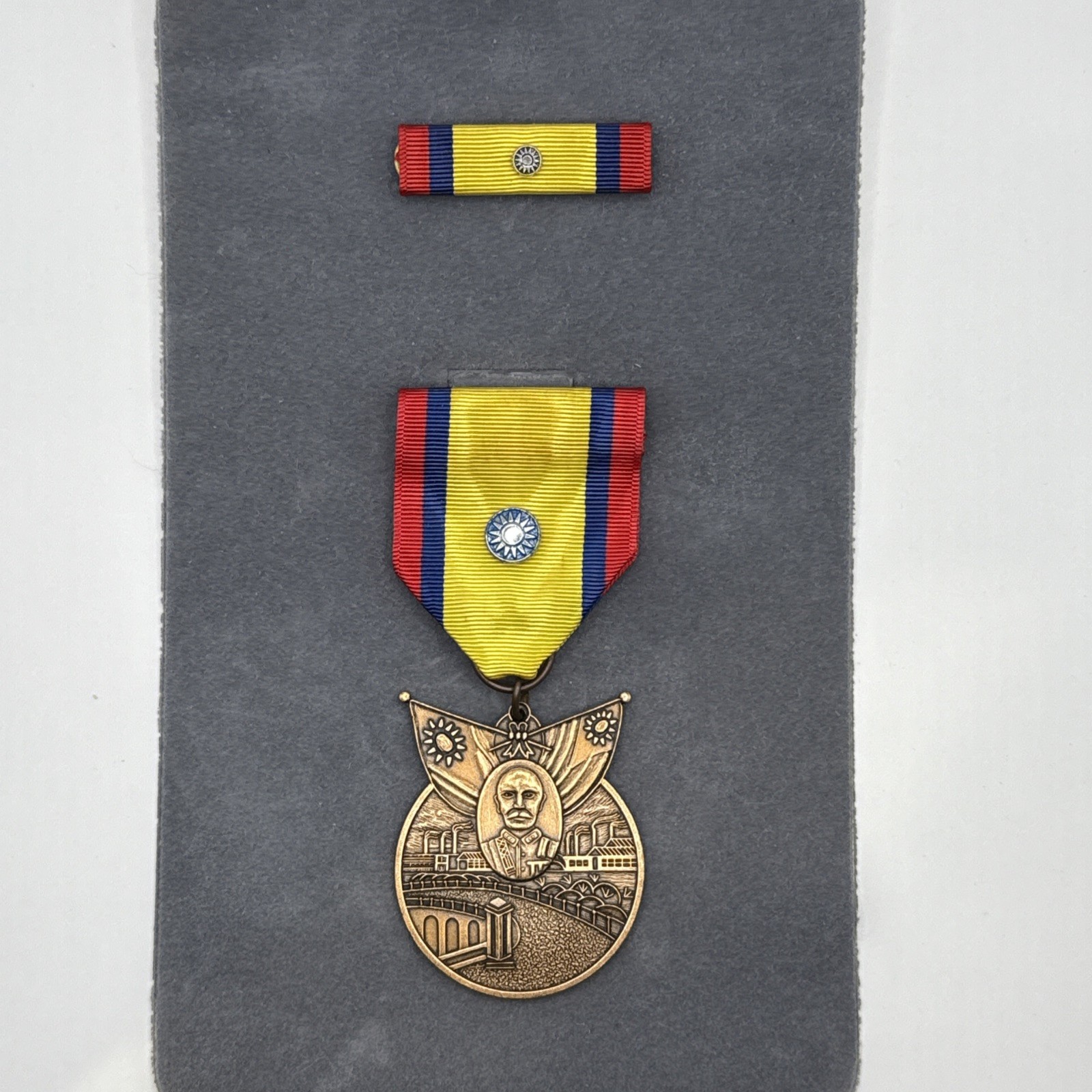 WWII ROC U.S. China War Memorial Medal Flying Tigers with Ribbon And Bar