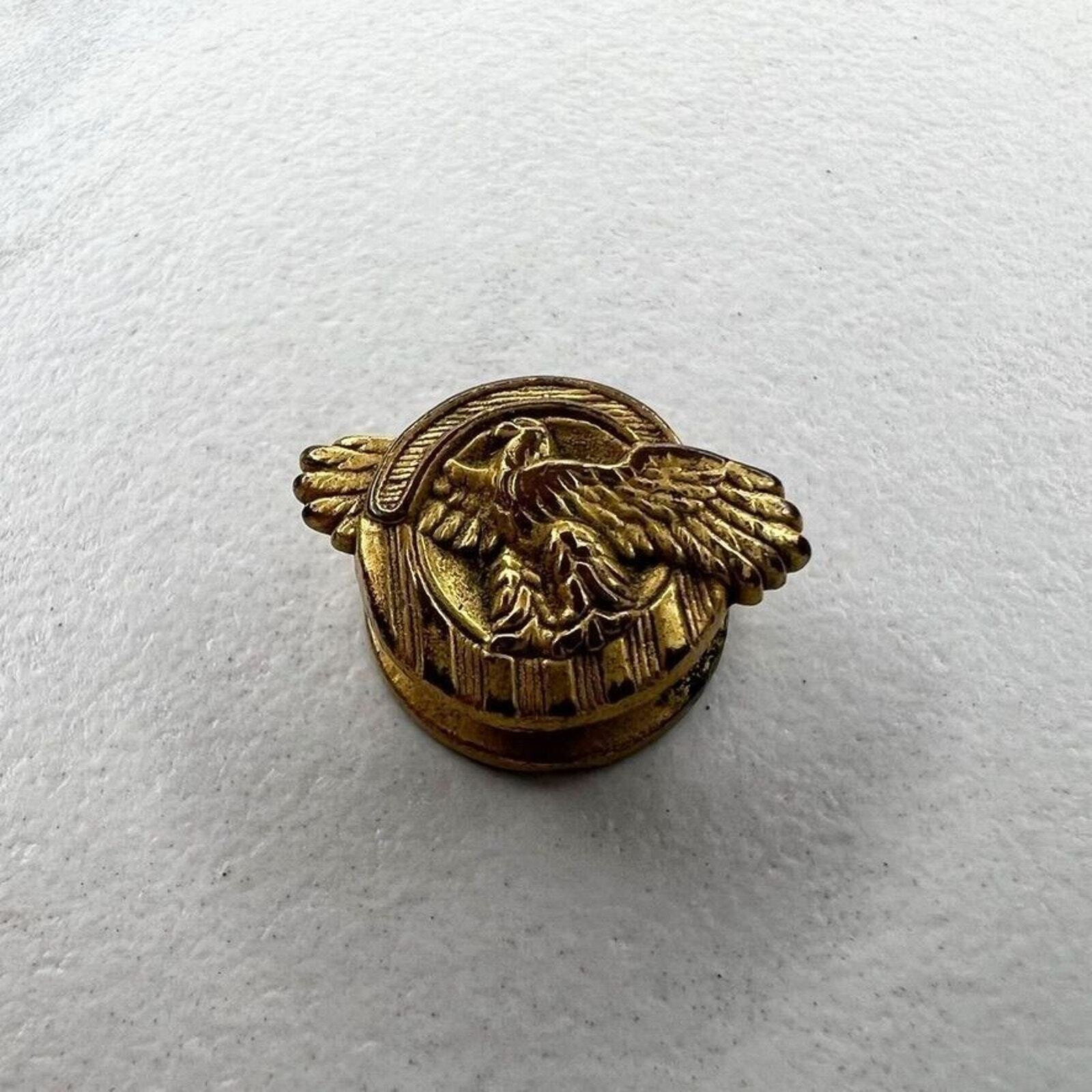 Vintage WWII Ruptured Duck US Army Honorable Discharge Button Stud 