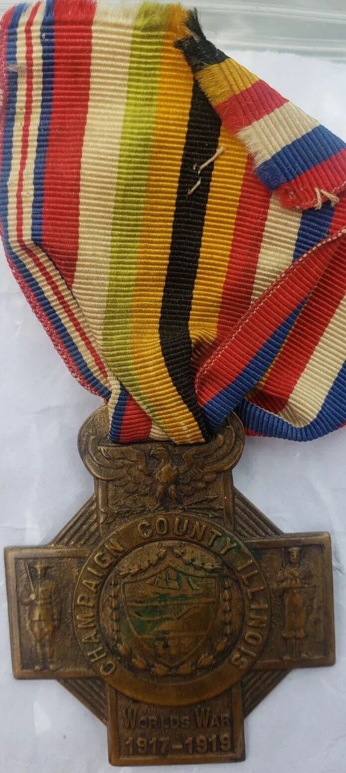 WWI Worlds War Military Medal pin Champaign illinios 1917 1919 NAMED  L. G. FEE