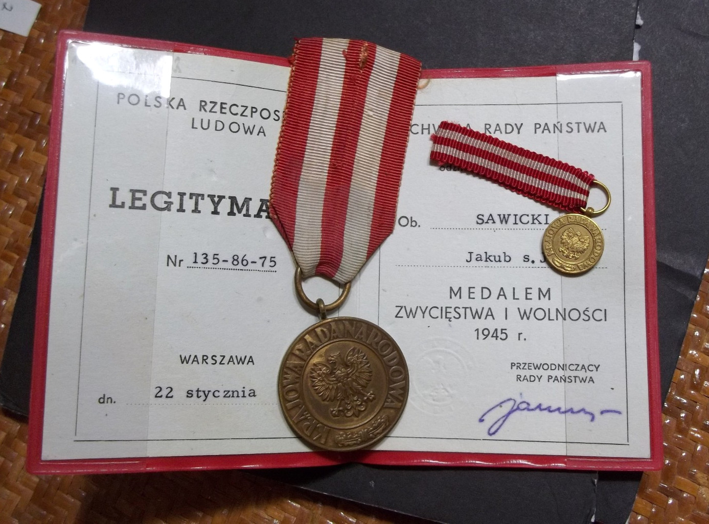 Original WW2 Polish Victory Medal Original 1960-1991 Version w/ Mini & Document