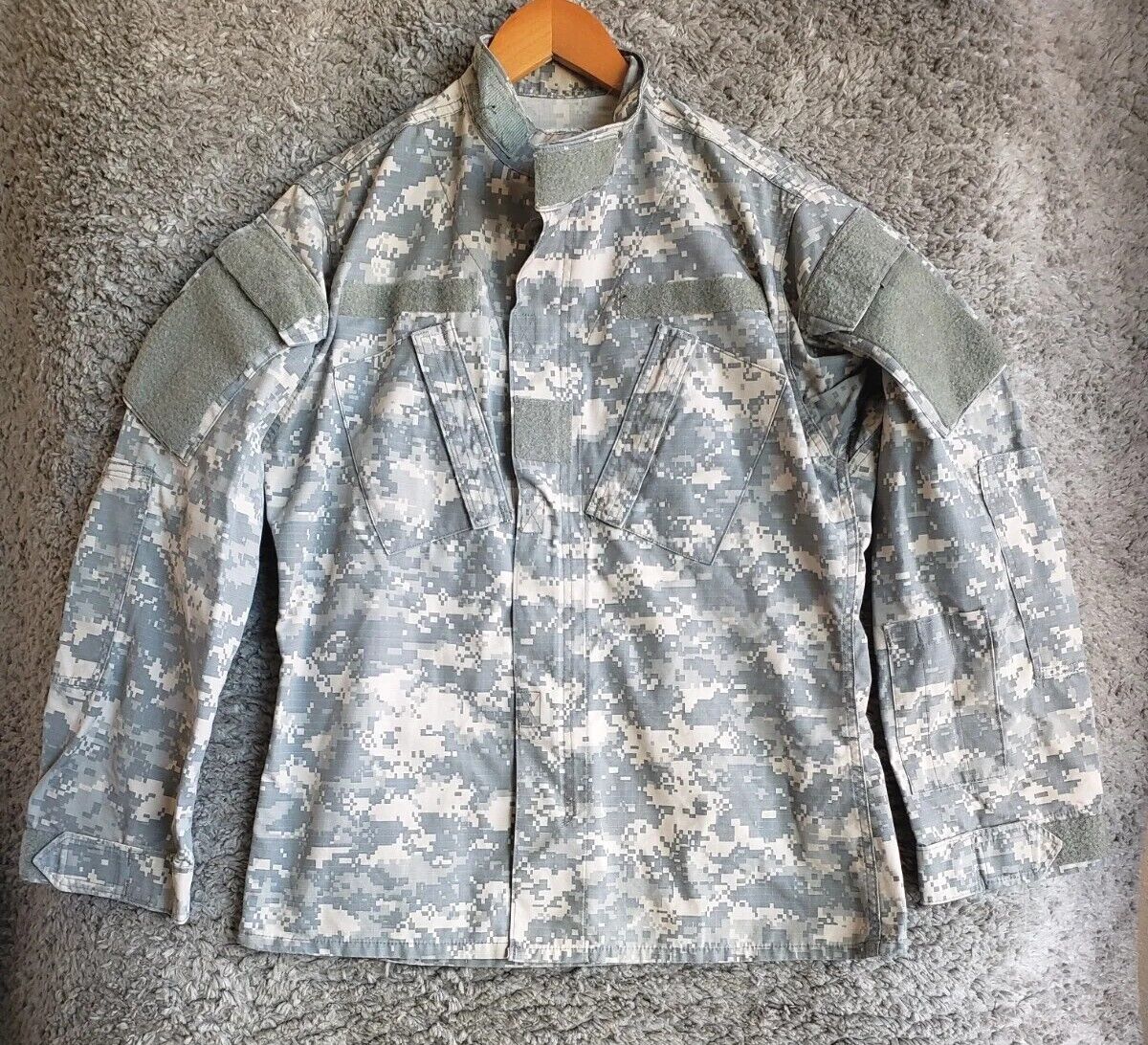 US Military Camouflage Long Sleeve Jacket size Small Long
