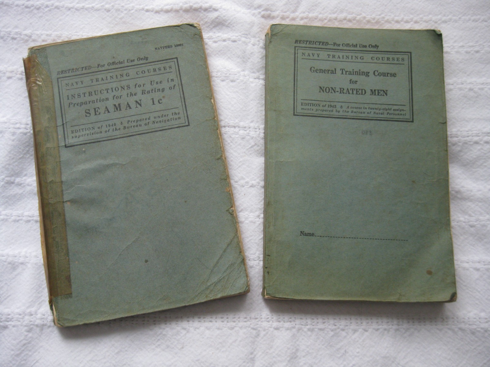 LOT: 2 WW2 US Navy Training Course Instructions in Rating Seaman 1c, Vintage WAR