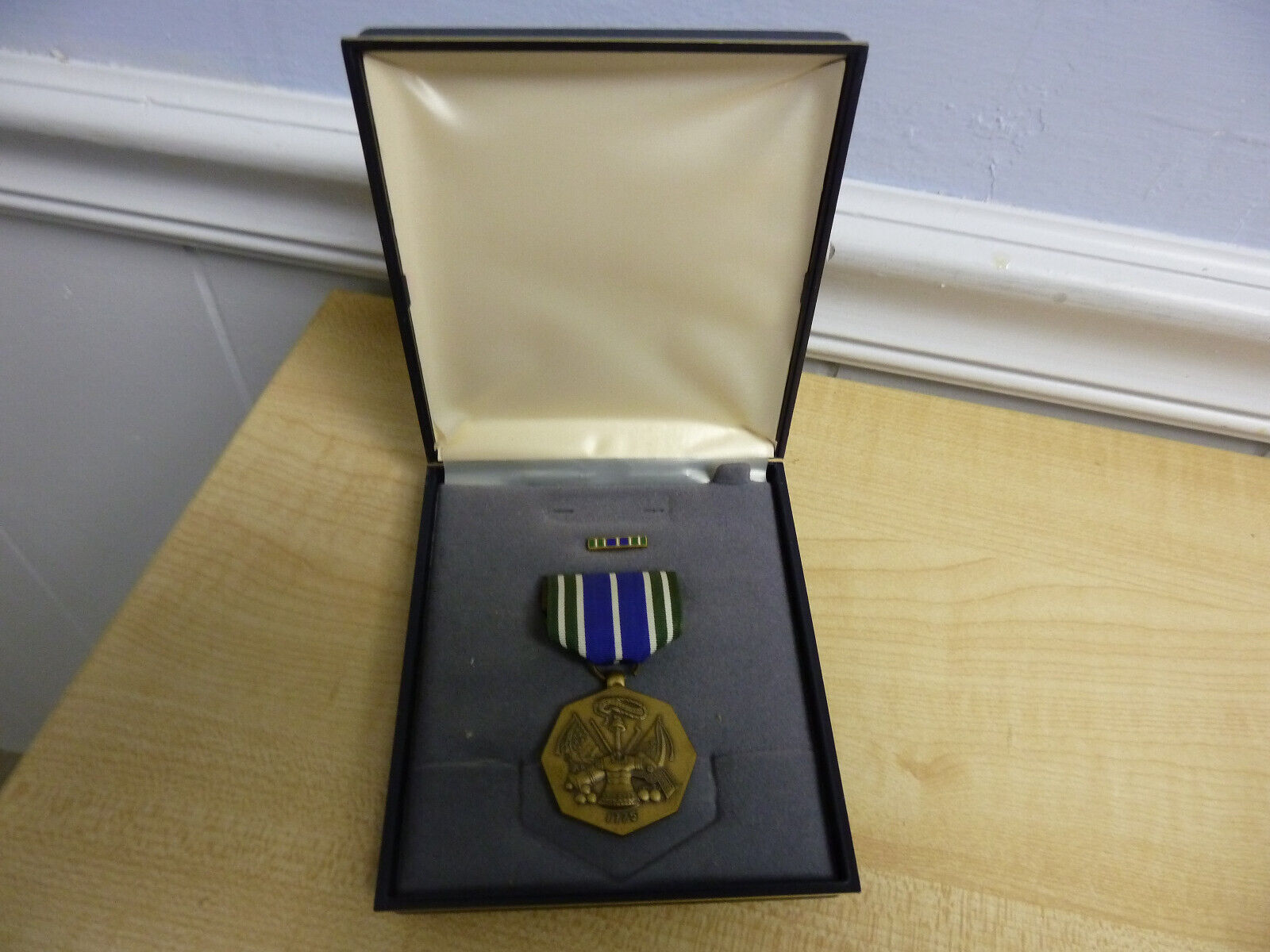 US MILITARY MEDAL WITH BOX 1775 Medal For Military Achievement RARE vintage