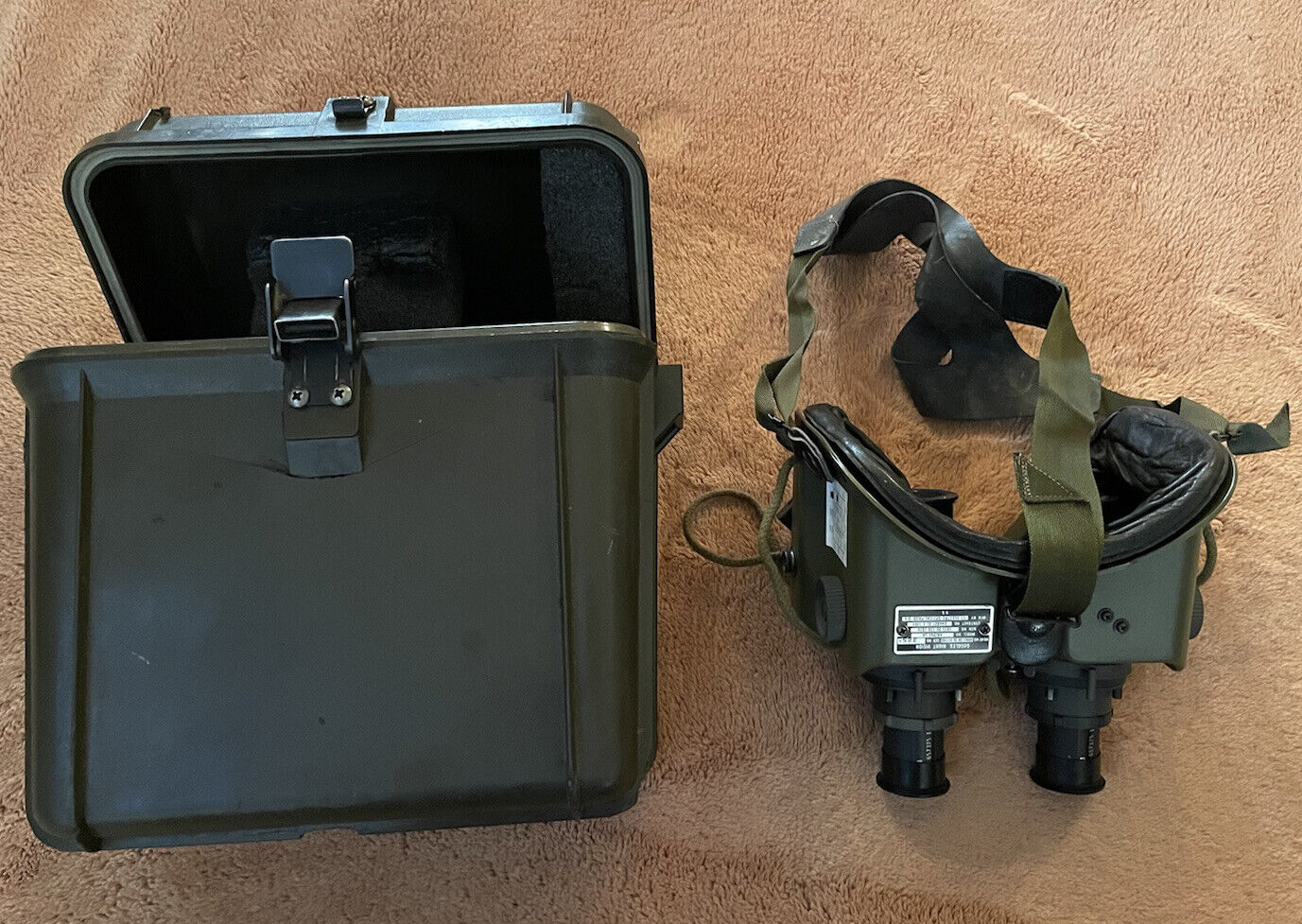 WORKING MILITARY NIGHT VISION GOGGLES, MODEL AN/PVS-5C, W/CASE