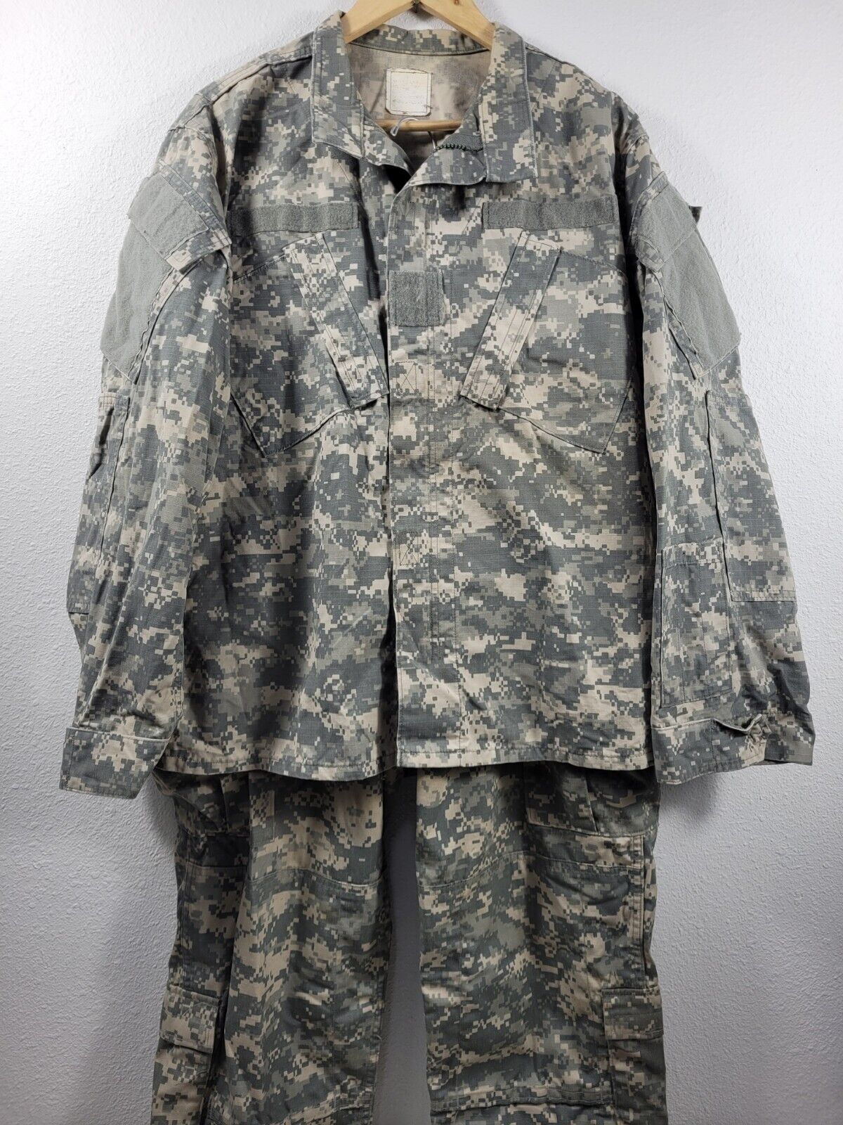 Bluewater Defense Medium Regular Uniform Set Unisex US Army ACU Pattern Camo UCP