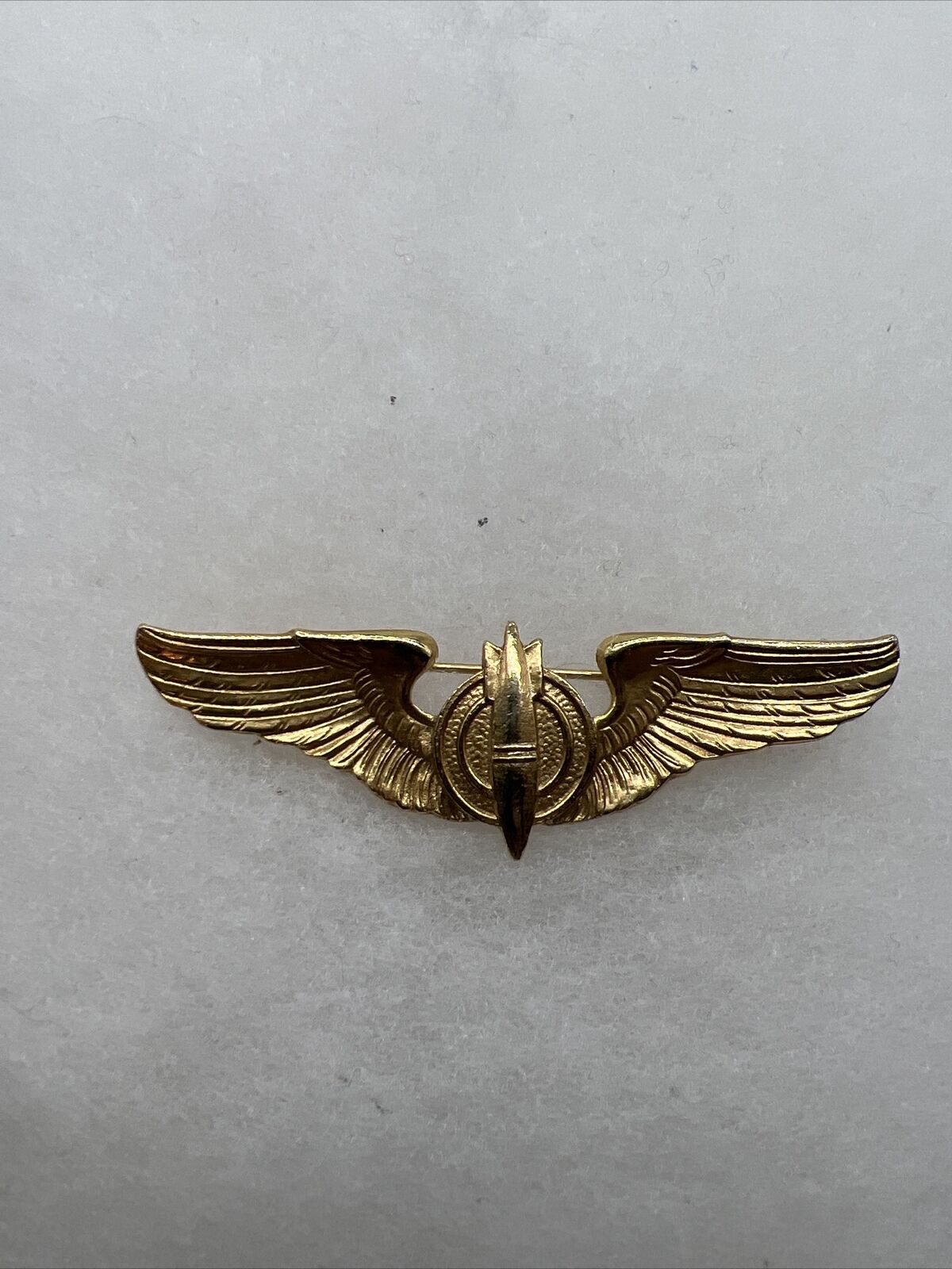 WW2 US Army Air Force Bombardier Wings Gold Sweetheart Pinback (U490