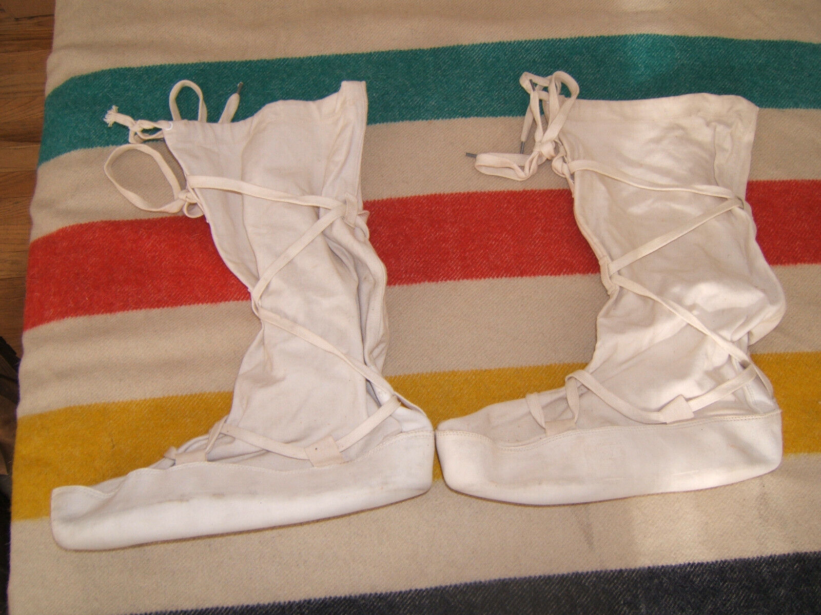 Mukluks White Canvas leather Size Medium M Eskimo boots