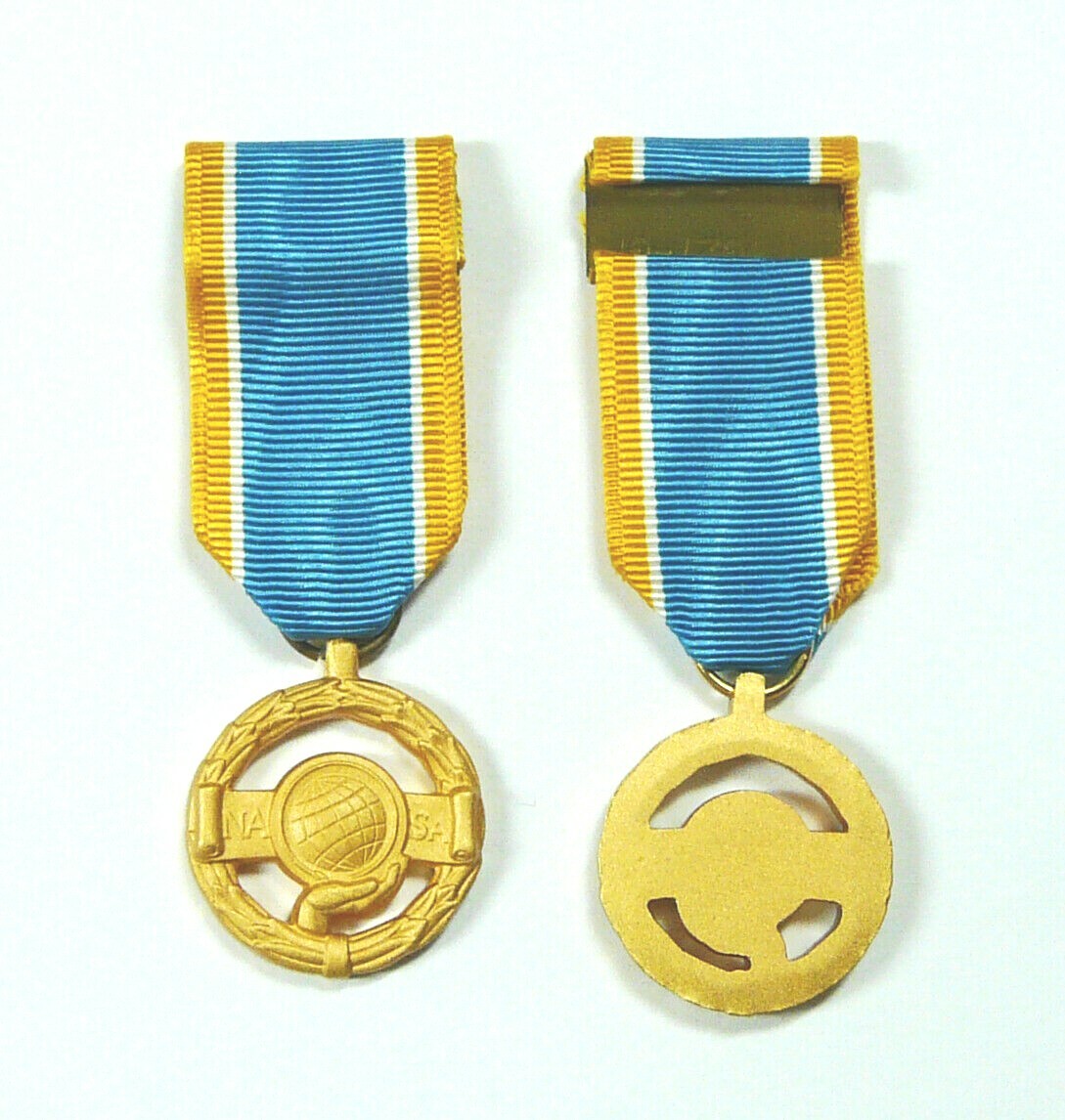 US NASA Space Agency Civilian Public Service Medal, dull gold finish, miniature