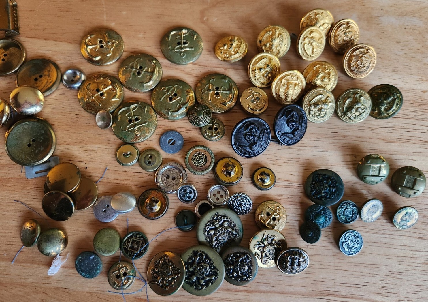 Vintage US Navy, USMC & Miscellaneous button lot.