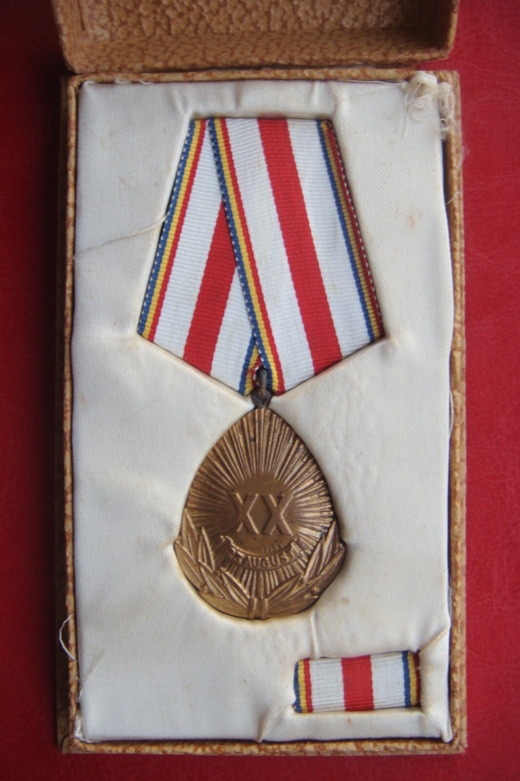 ROMANIA 20th anniversary of the liberation of the motherland 1944-1964 MEDAL