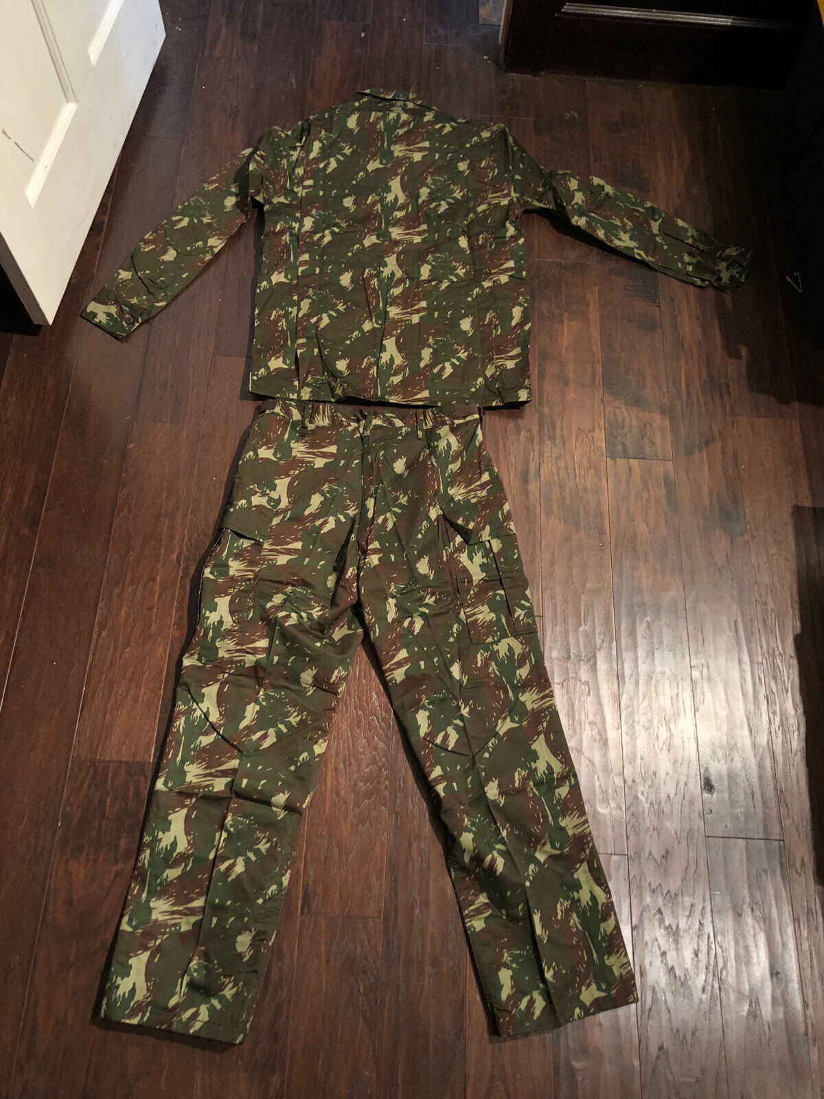Brazilian Army Lizard Camouflage Uniform Set Medium Screen Used Sicario Camo