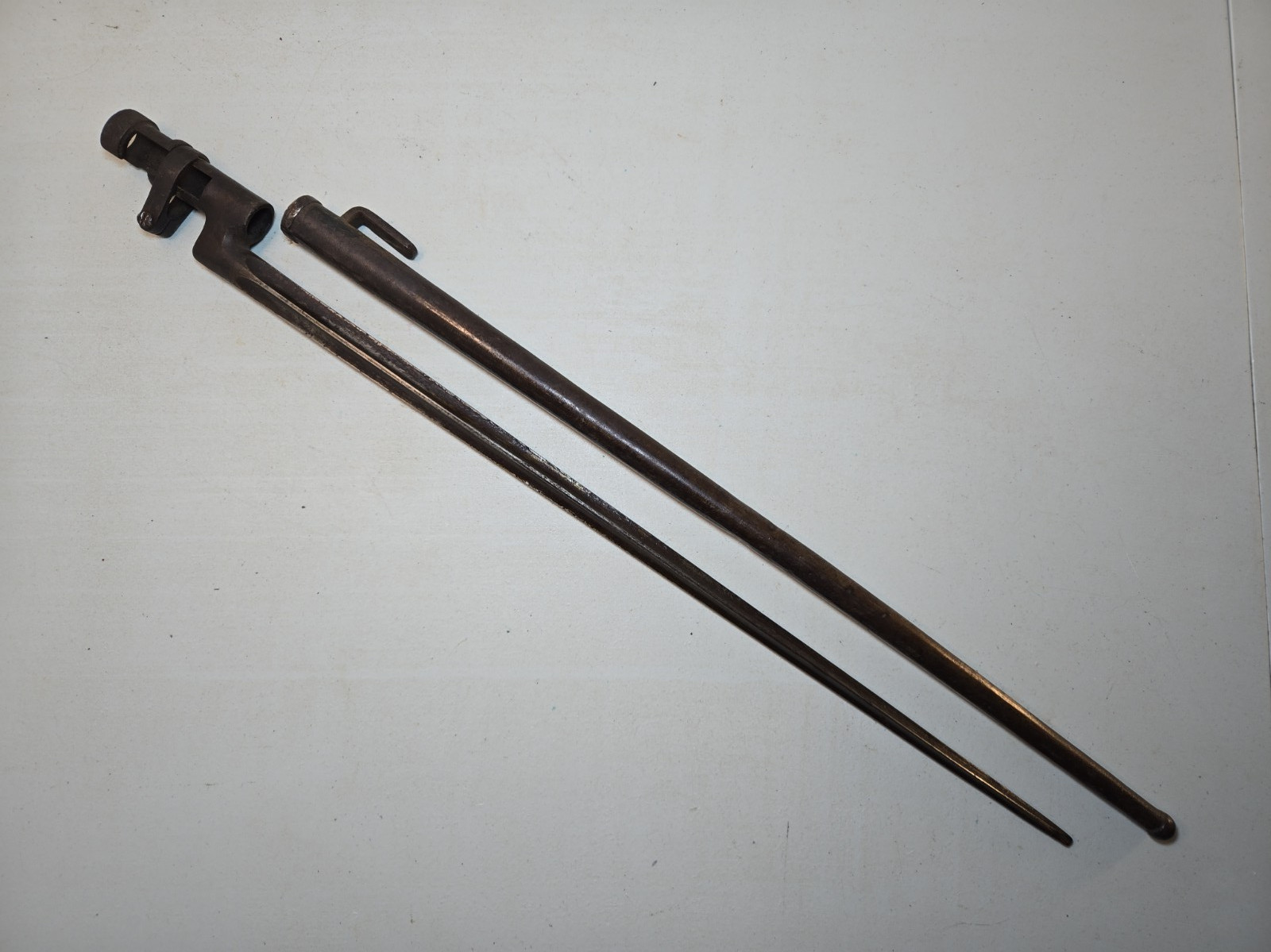 WWI Russian Mosin Nagant Model 1891 Socket Bayonet w/Scabbard - Locking Ring
