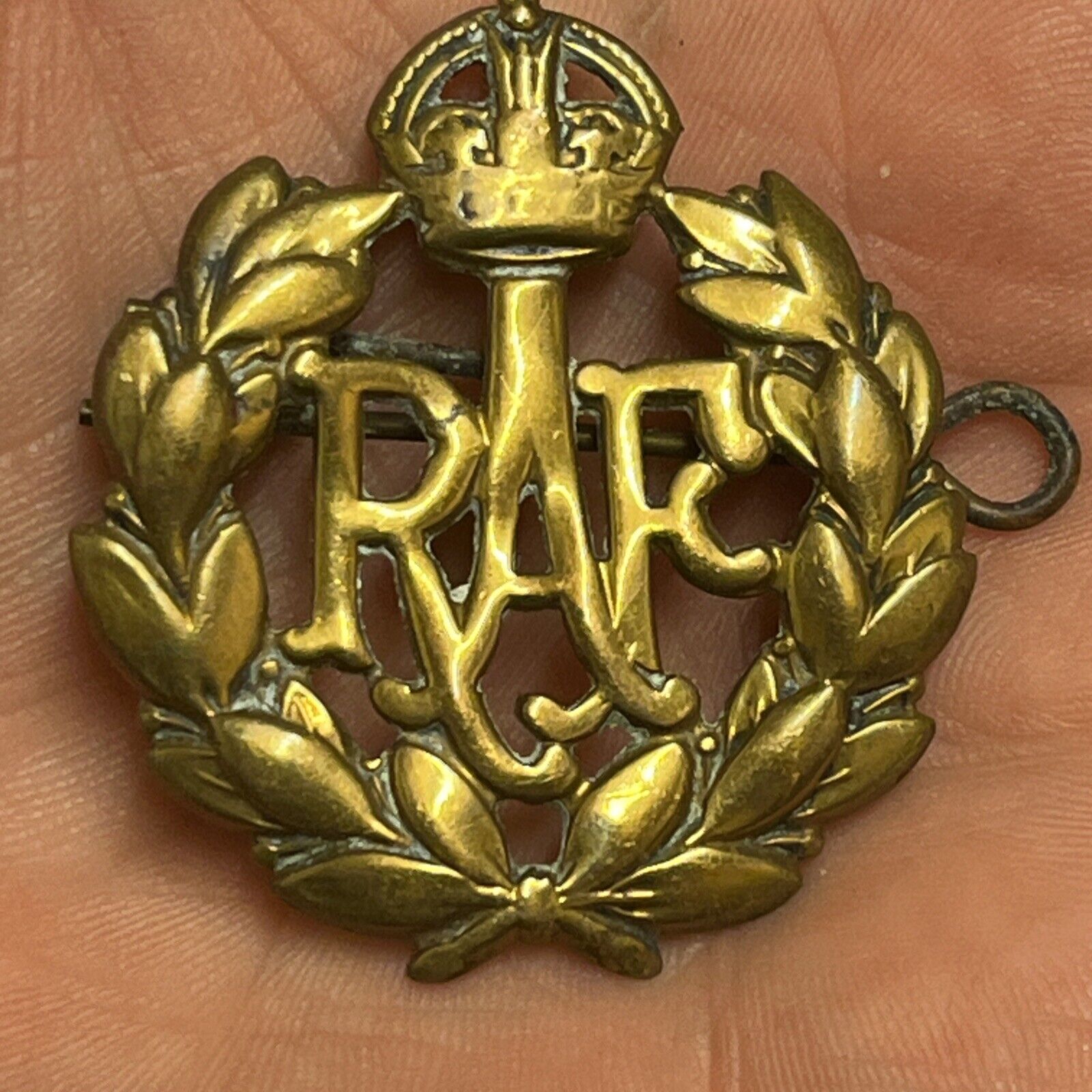 WW2 Royal Air Force RAF brass cap badge